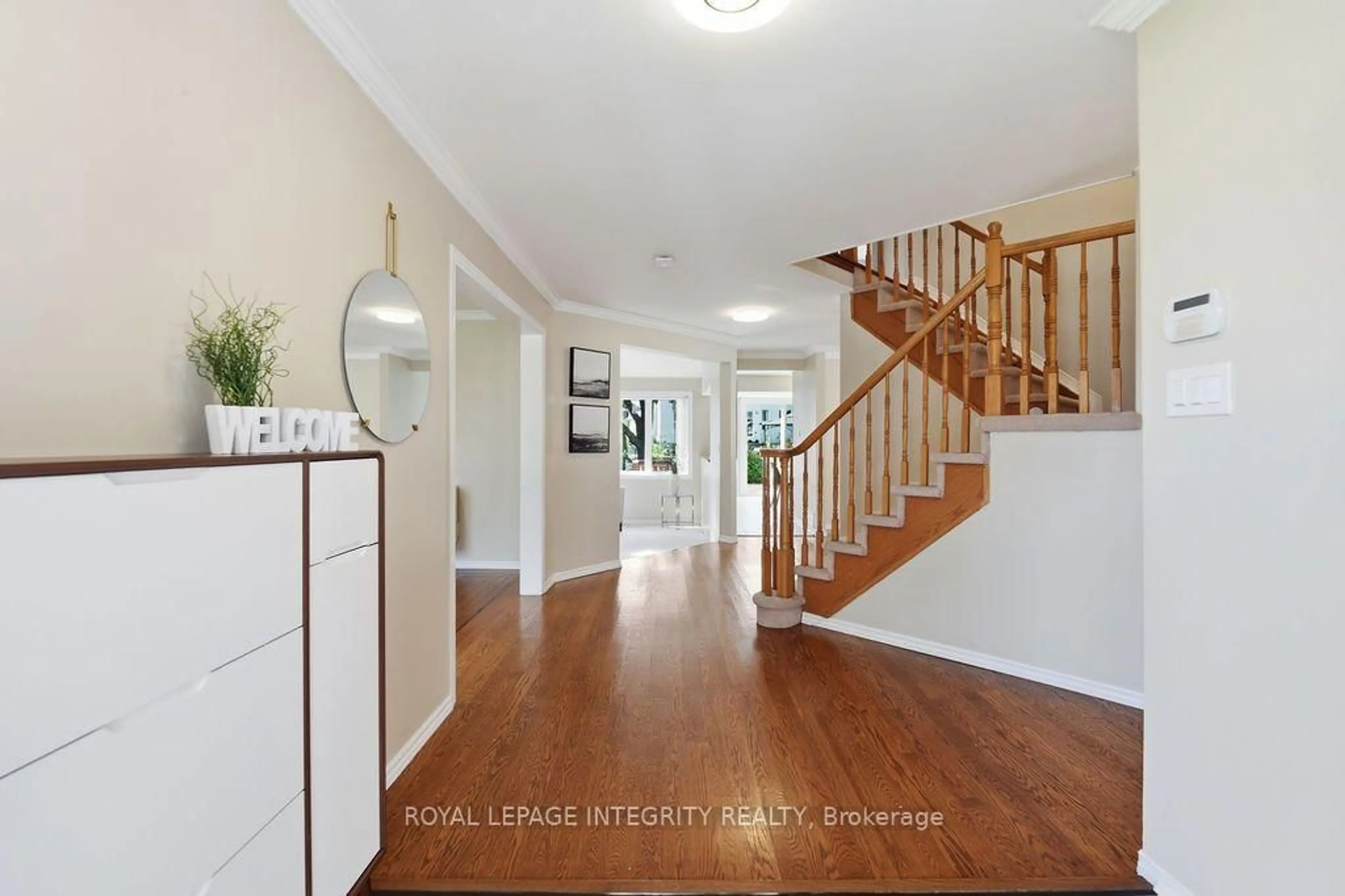 Indoor entryway for 39 Beamish Cres, Ottawa Ontario K2K 2R7