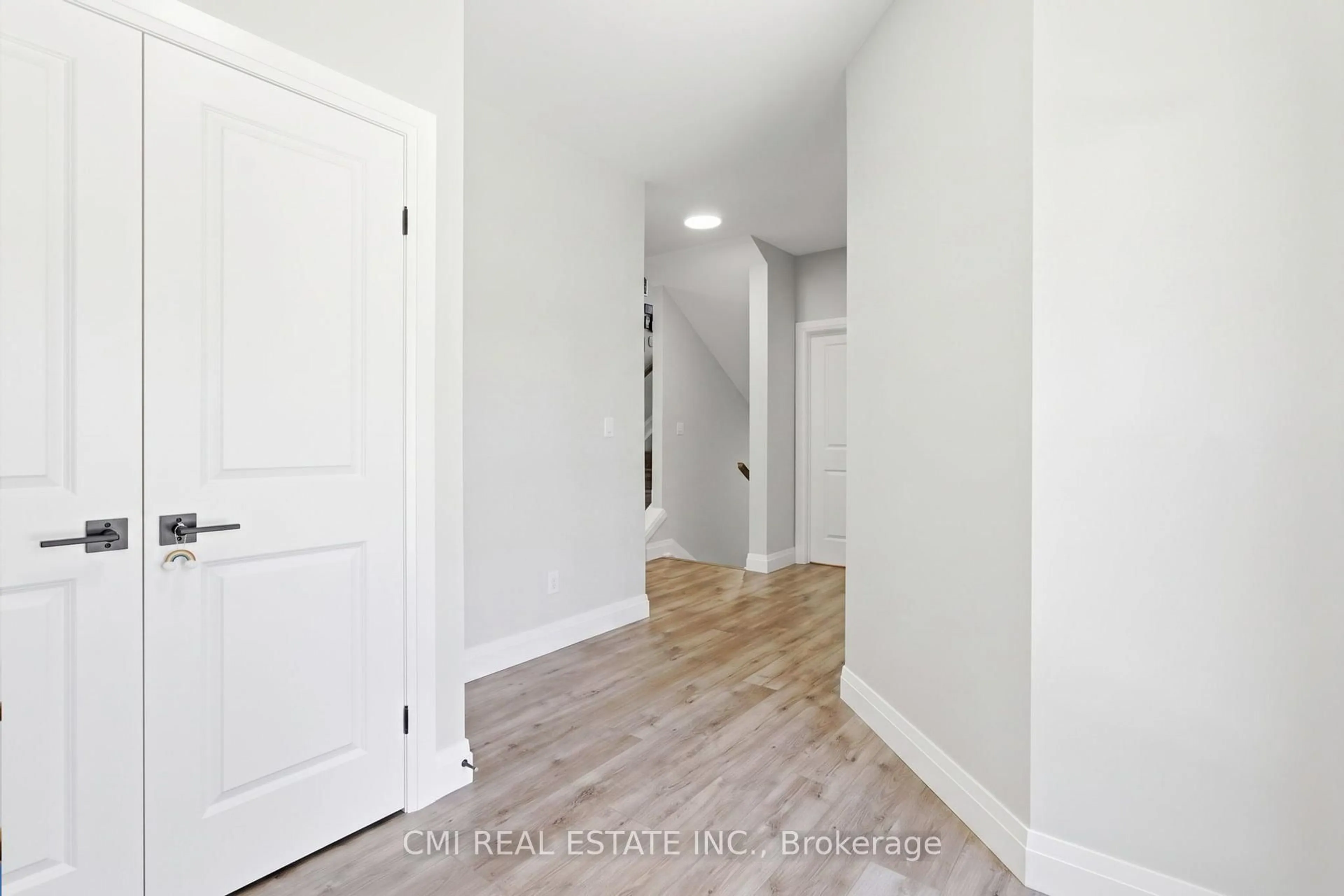 Indoor entryway for 93 Eagle St #10B, Leamington Ontario N8H 0G5