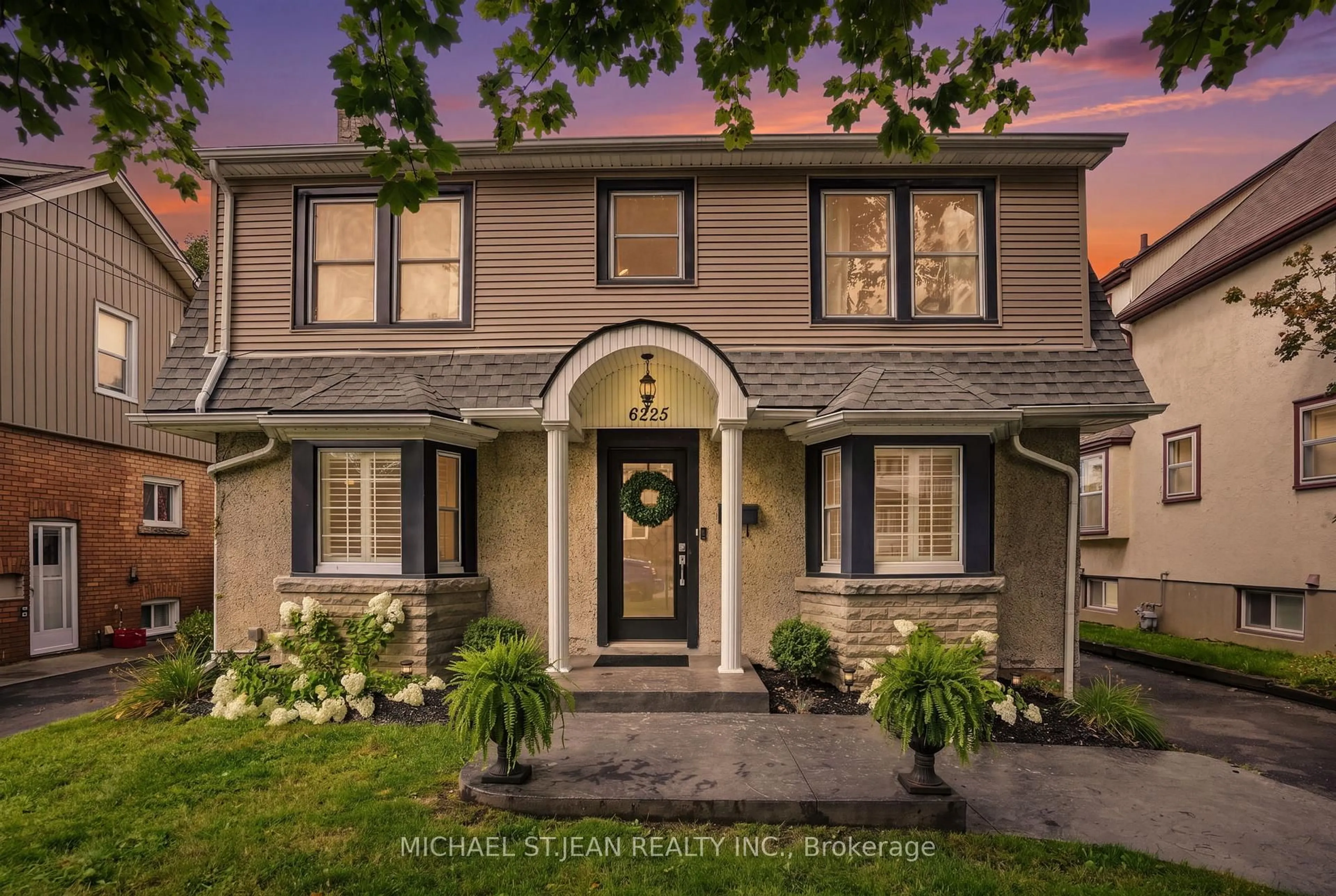 Home with brick exterior material, street for 6225 Dawlish Ave, Niagara Falls Ontario L2G 4J7