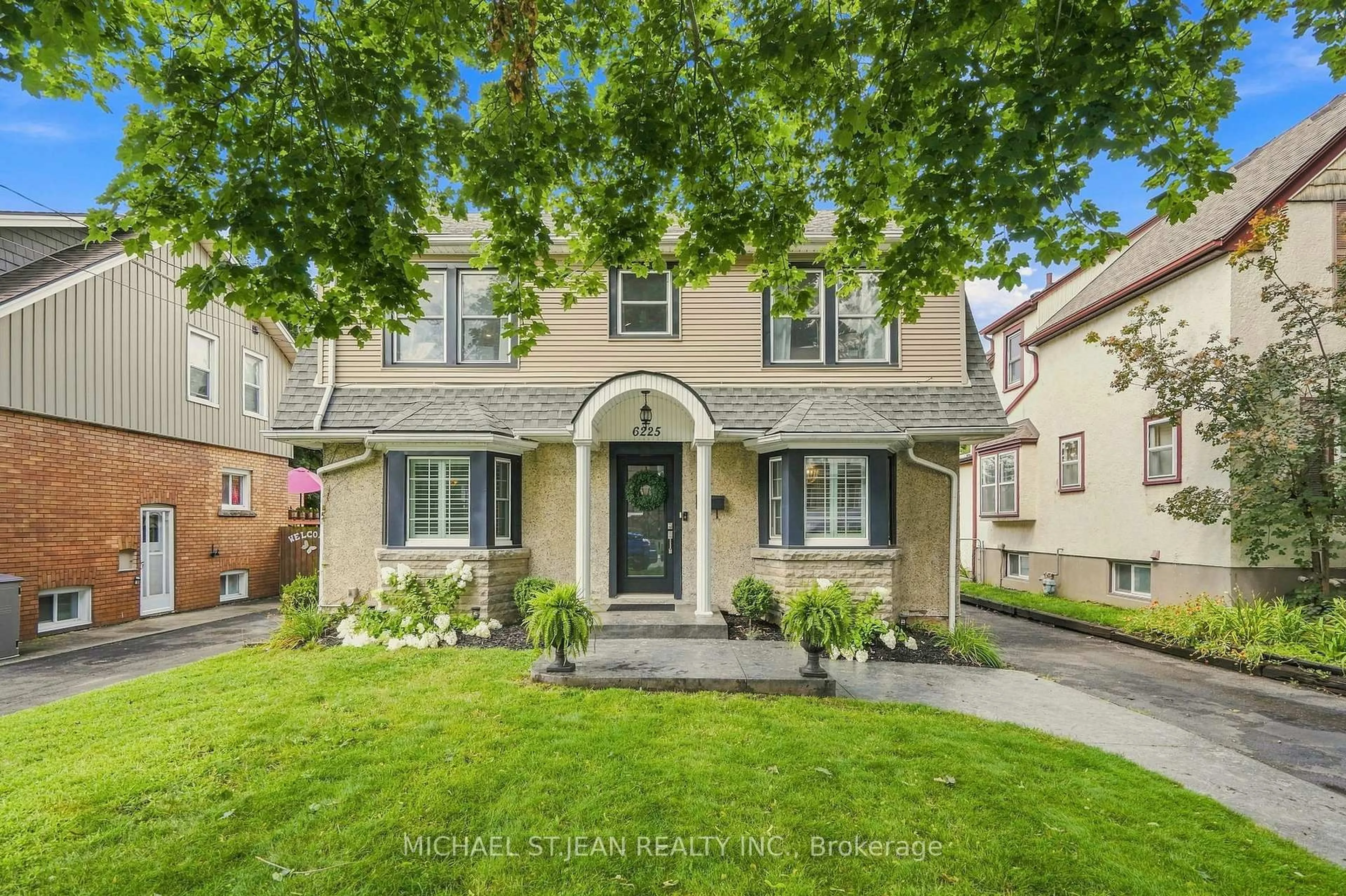 Home with brick exterior material, street for 6225 Dawlish Ave, Niagara Falls Ontario L2G 4J7