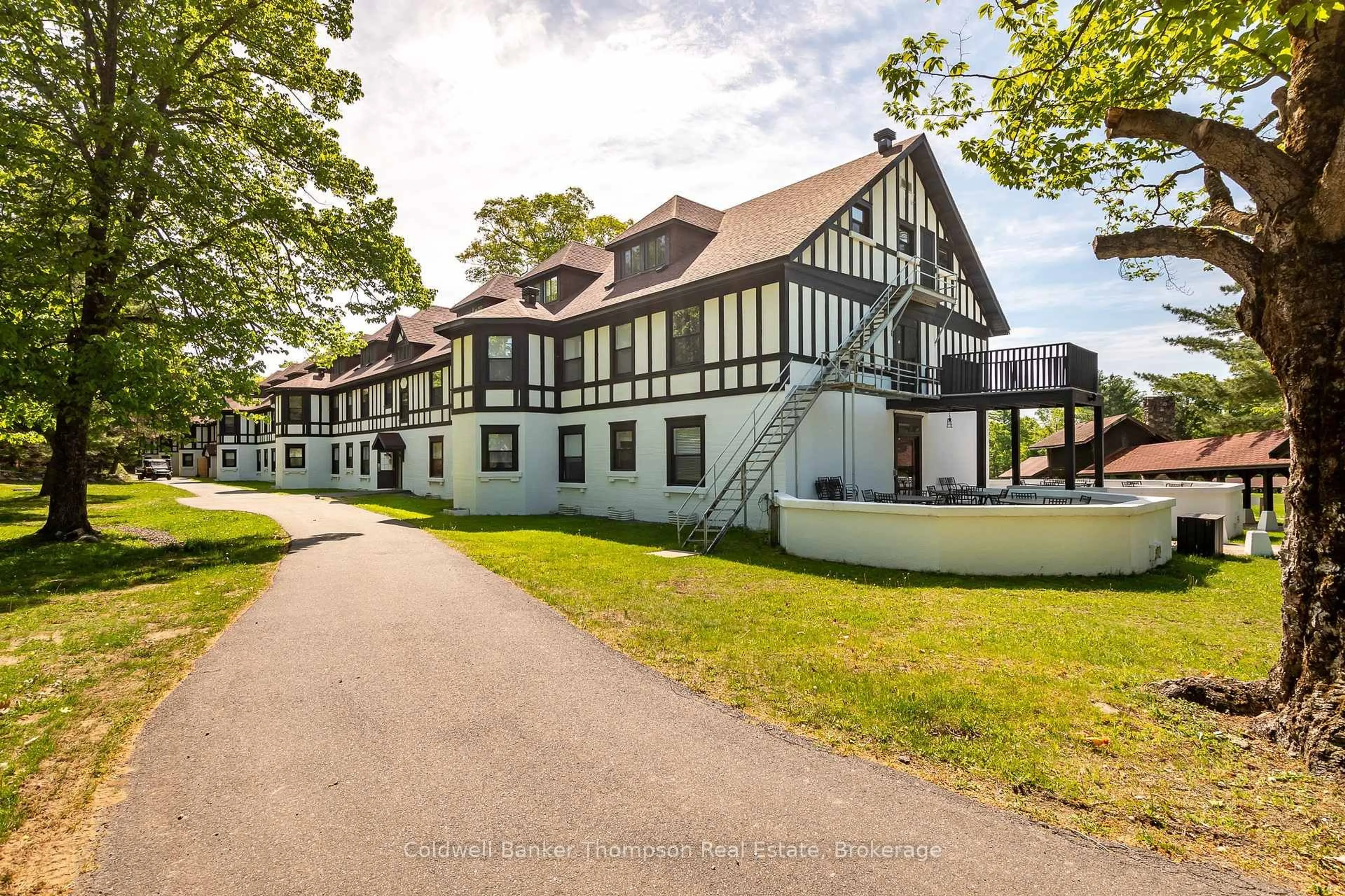 A pic from outside/outdoor area/front of a property/back of a property/a pic from drone, unknown for 12 Bigwin Island #307, Lake of Bays Ontario P0B 1A0