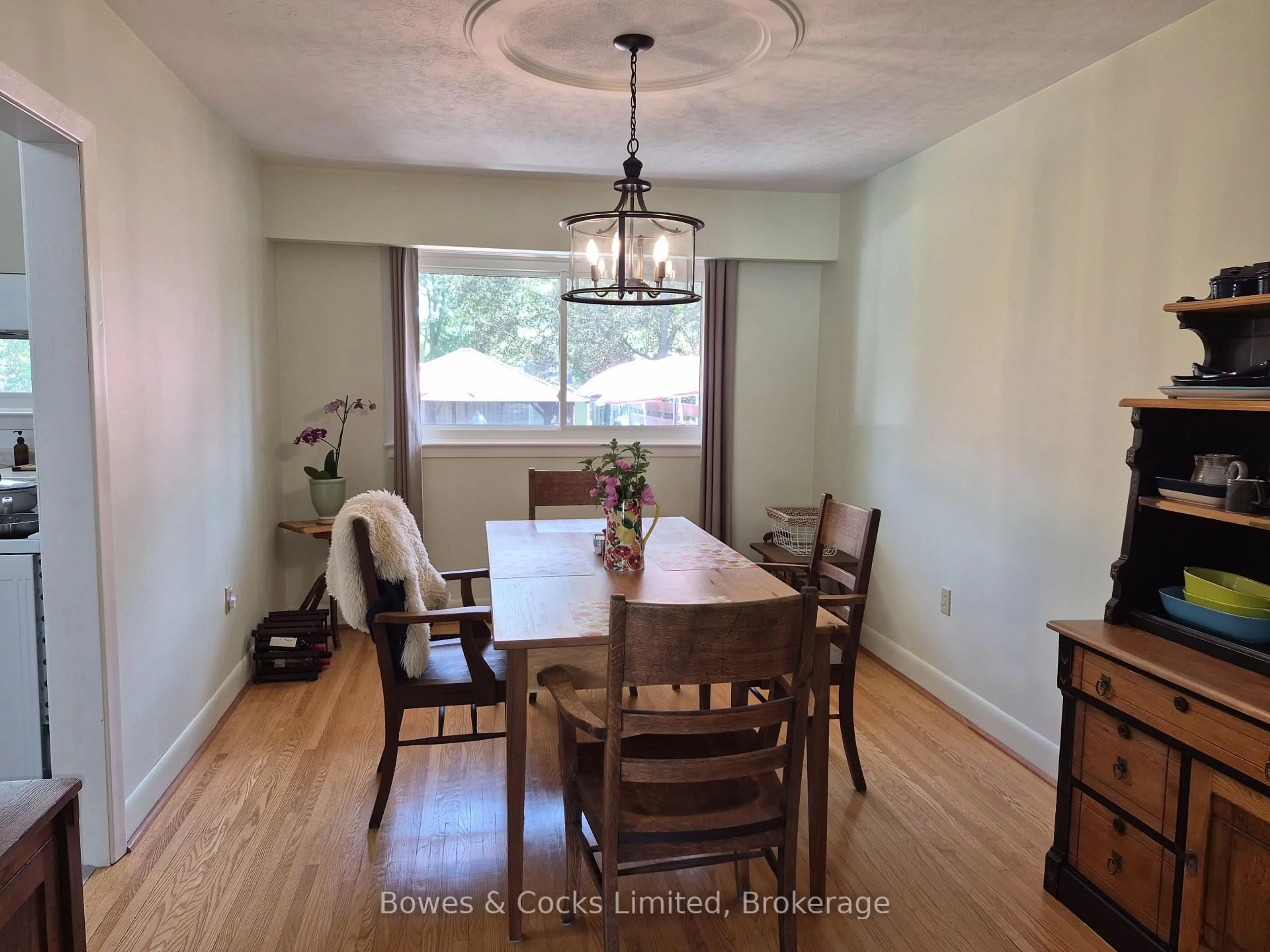 Dining room, wood/laminate floor for 101 Russell St, Kawartha Lakes Ontario K9V 2X5