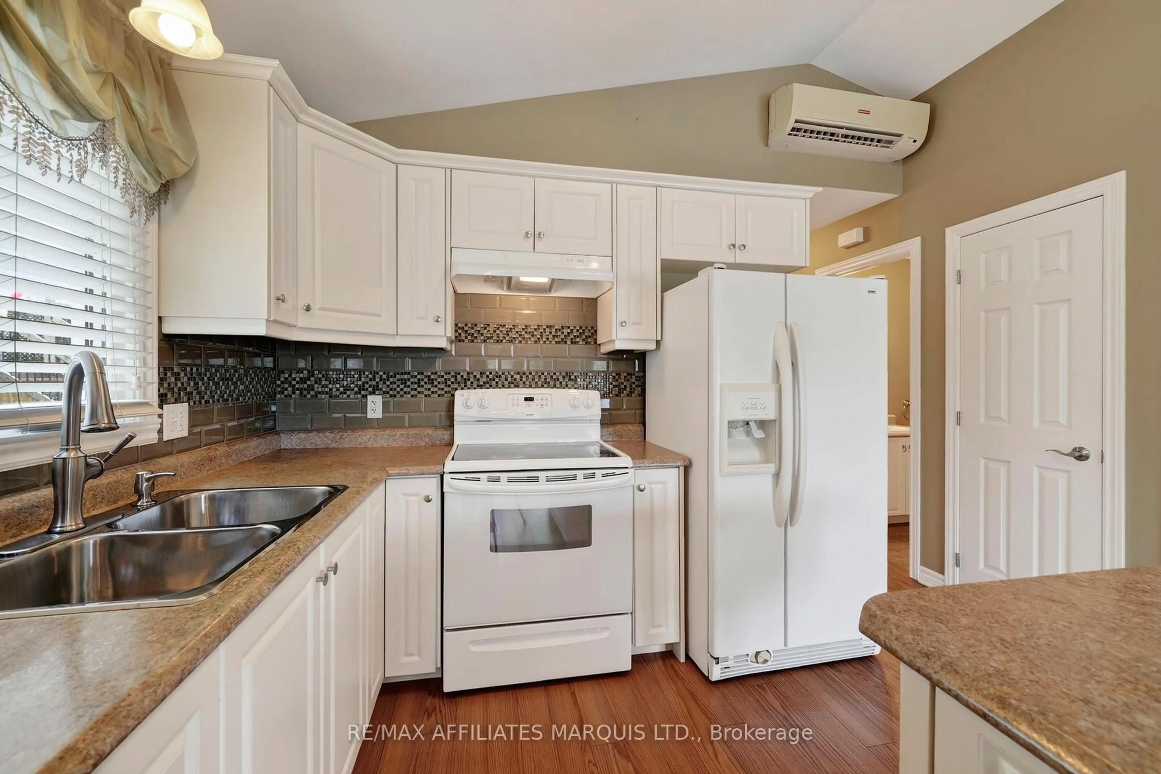 Standard kitchen, unknown for 121 Gail Elizabeth Crt, Cornwall Ontario K6H 0A7