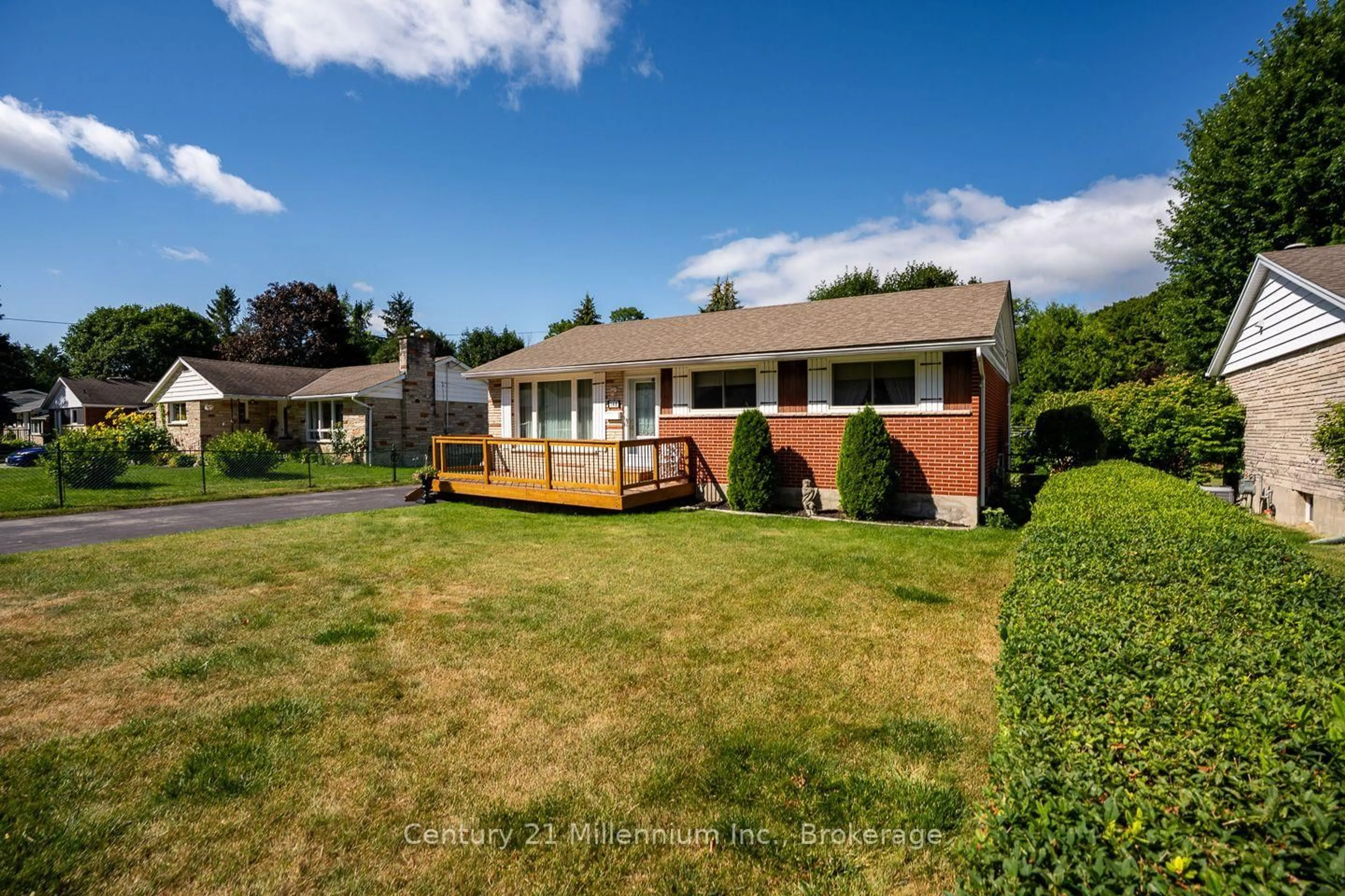 A pic from outside/outdoor area/front of a property/back of a property/a pic from drone, unknown for 148 7th Ave, Owen Sound Ontario N4K 2W7