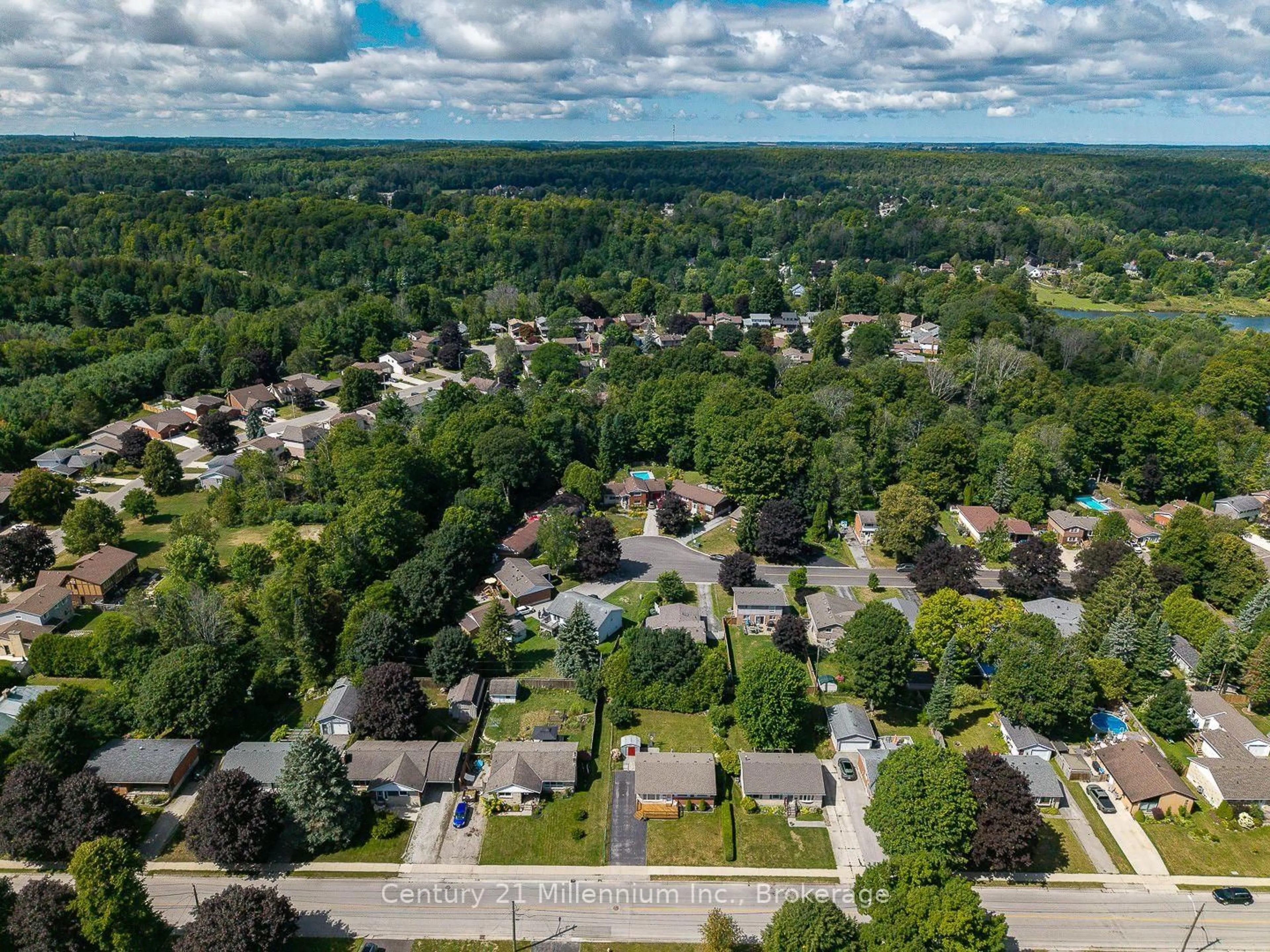 A pic from outside/outdoor area/front of a property/back of a property/a pic from drone, street for 148 7th Ave, Owen Sound Ontario N4K 2W7
