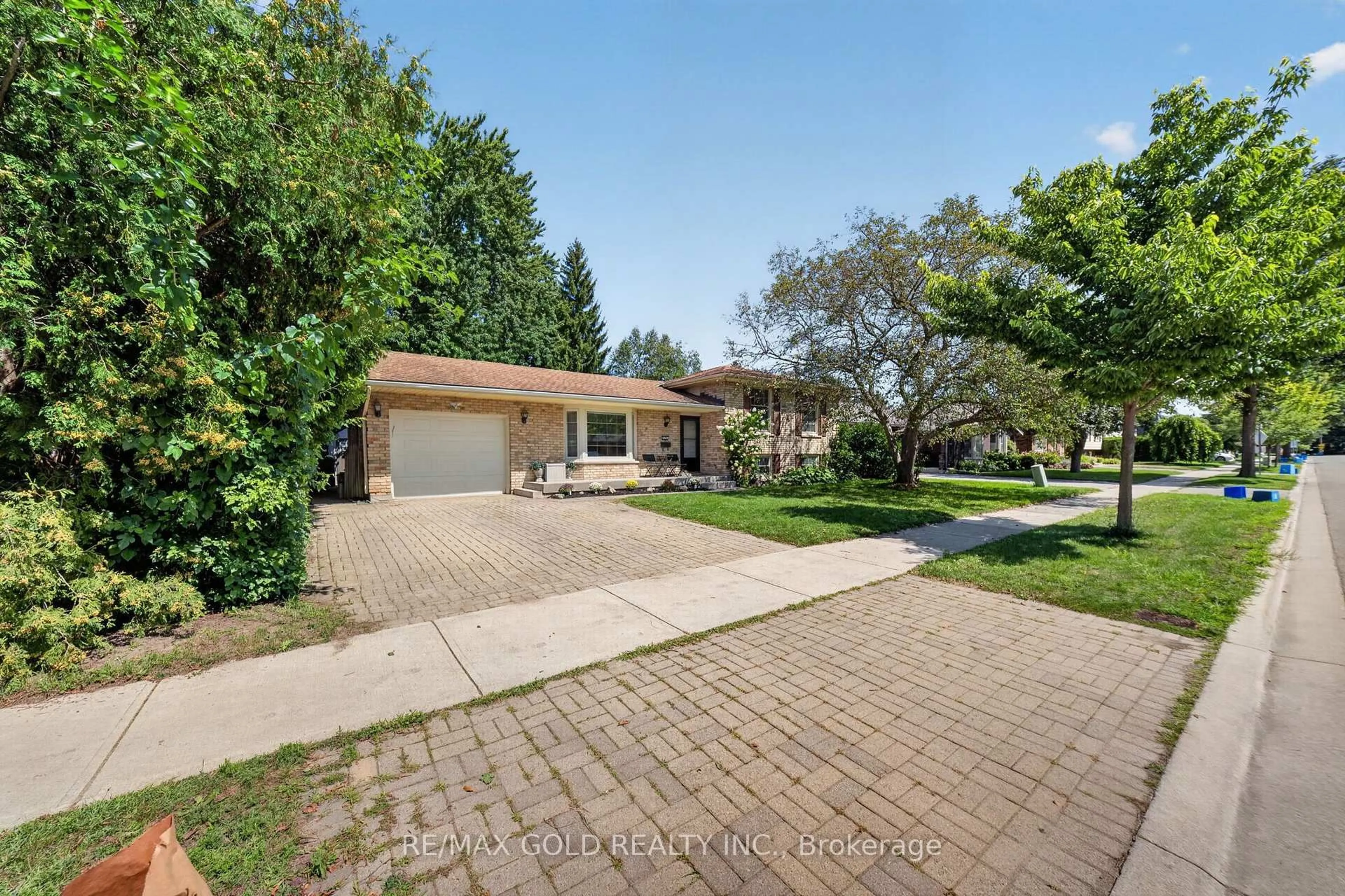 A pic from outside/outdoor area/front of a property/back of a property/a pic from drone, street for 670 Grenfell Dr, London North Ontario N5X 2C5