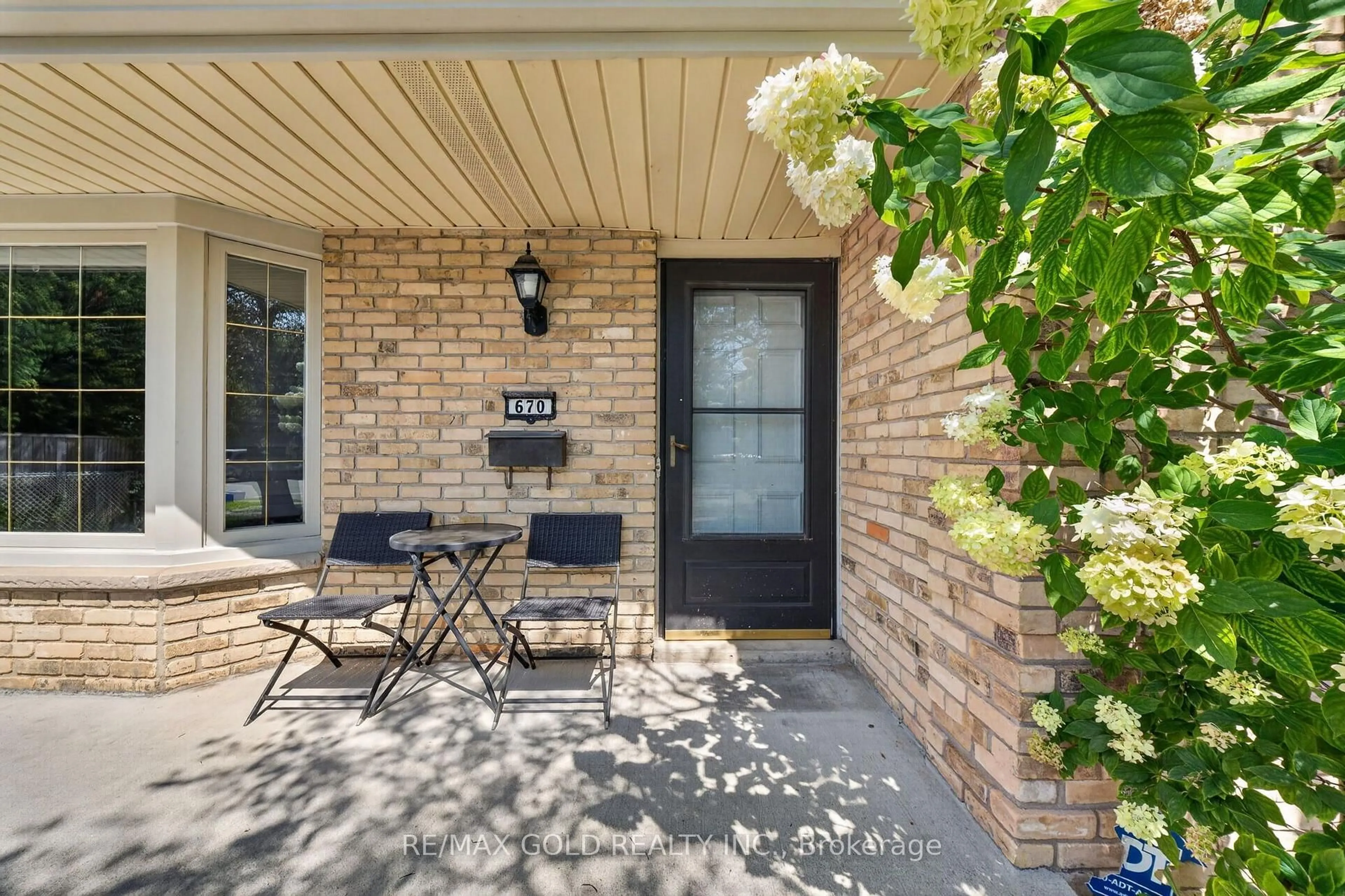 Patio, street for 670 Grenfell Dr, London North Ontario N5X 2C5