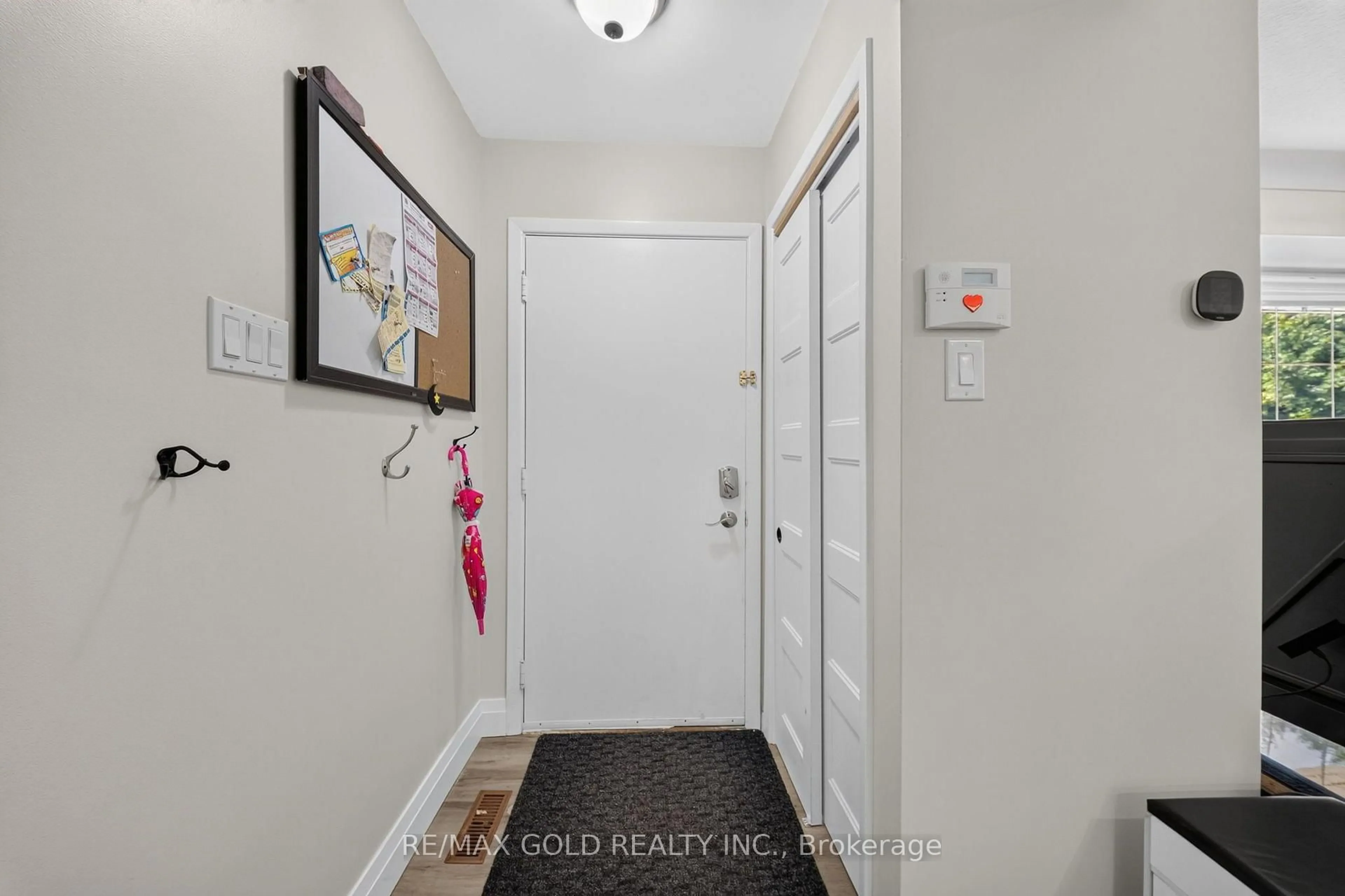 Indoor entryway for 670 Grenfell Dr, London North Ontario N5X 2C5