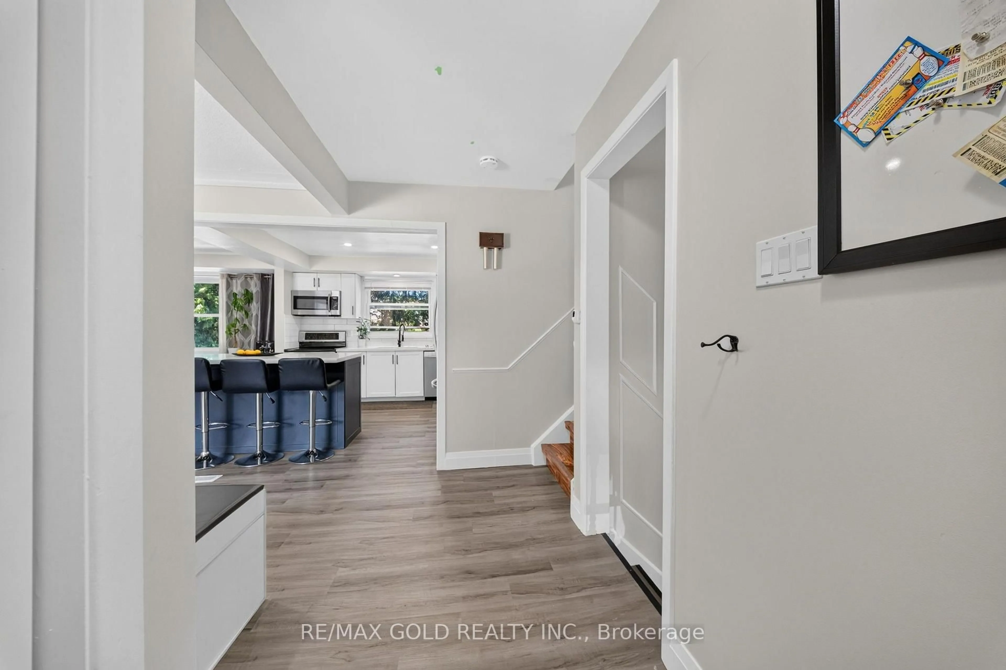 Indoor entryway for 670 Grenfell Dr, London North Ontario N5X 2C5