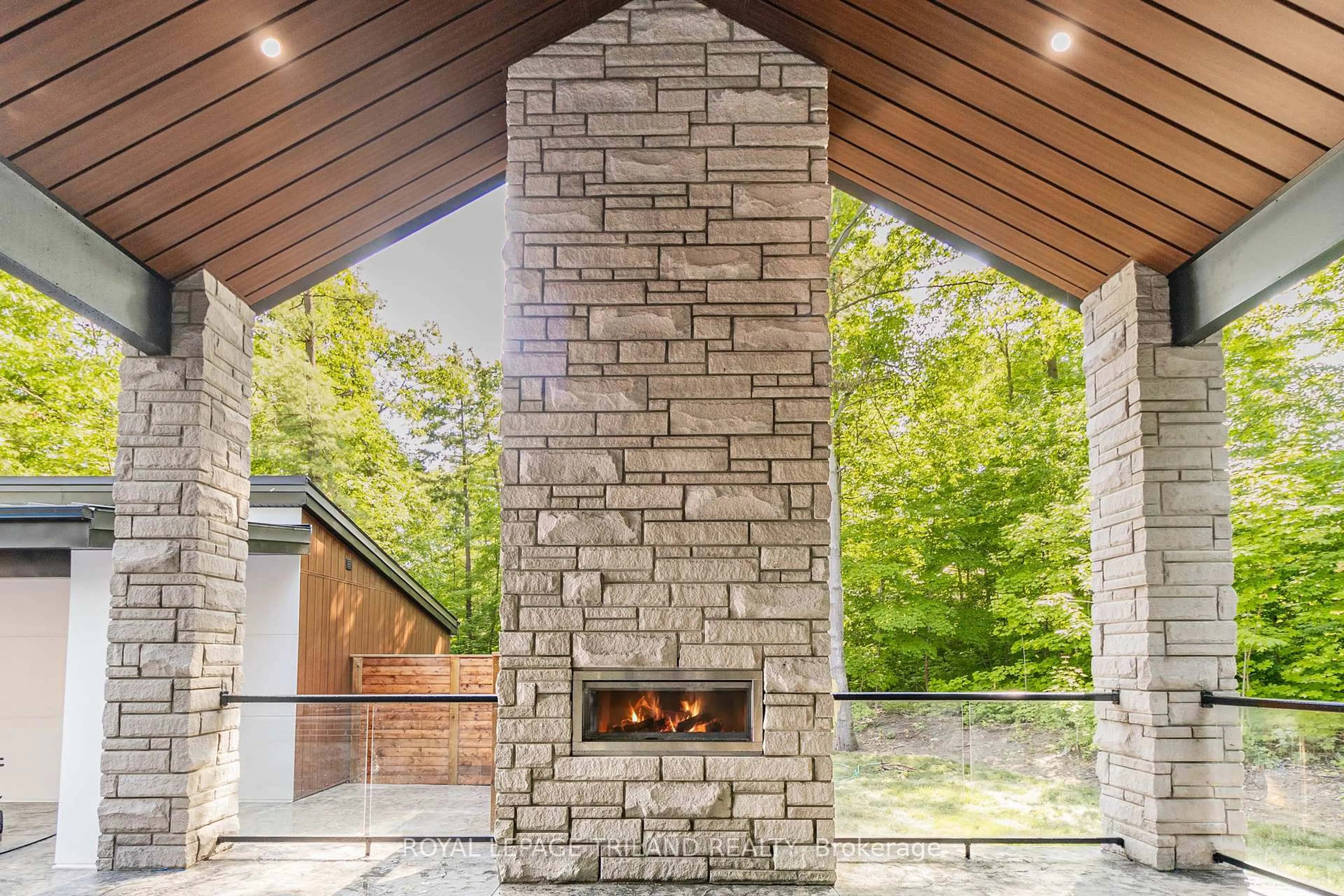 Patio, unknown for 10175 Merrywood Dr, Lambton Shores Ontario N0M 1T0