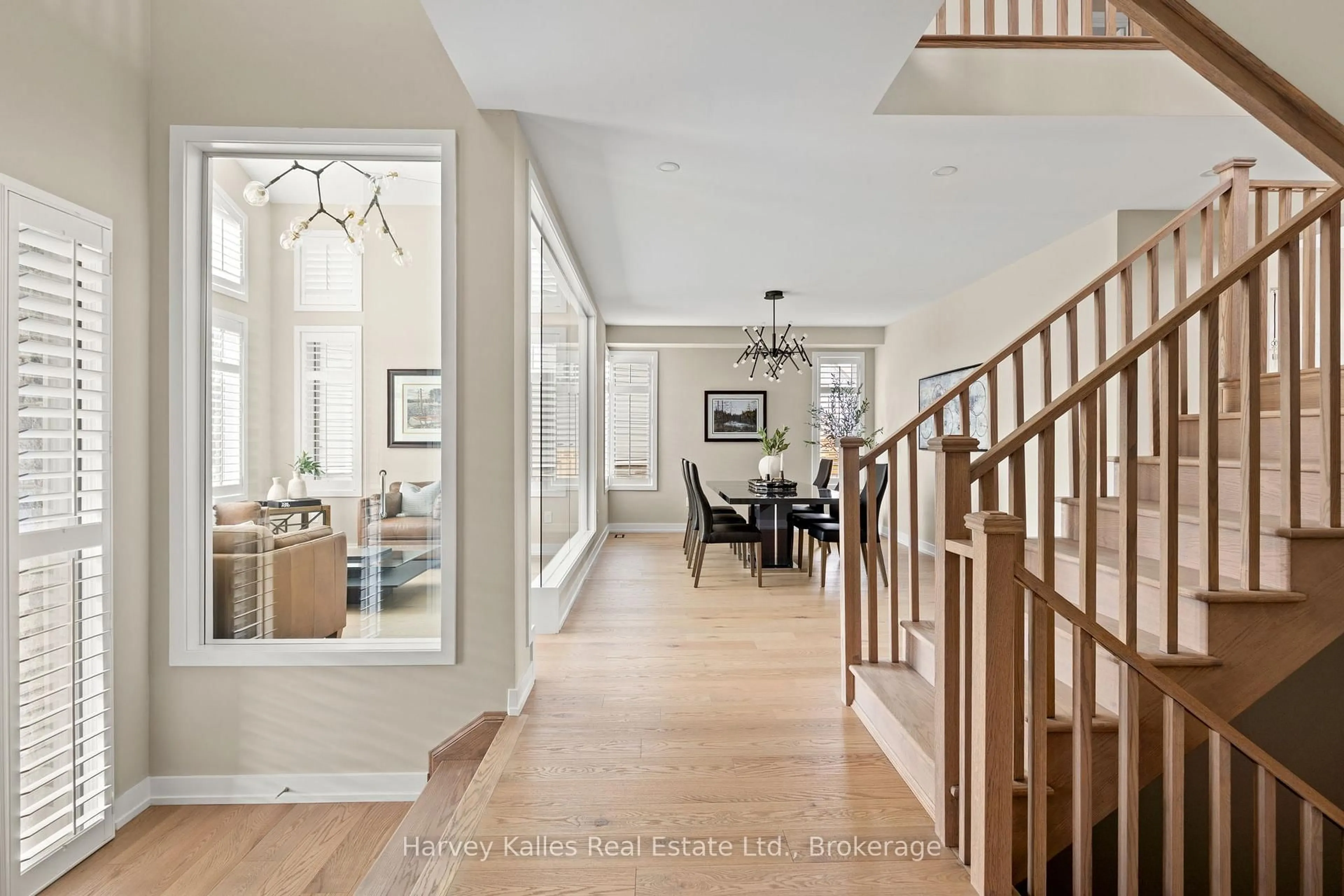 Indoor entryway for 163 Springside Cres, Blue Mountains Ontario L9Y 5L3