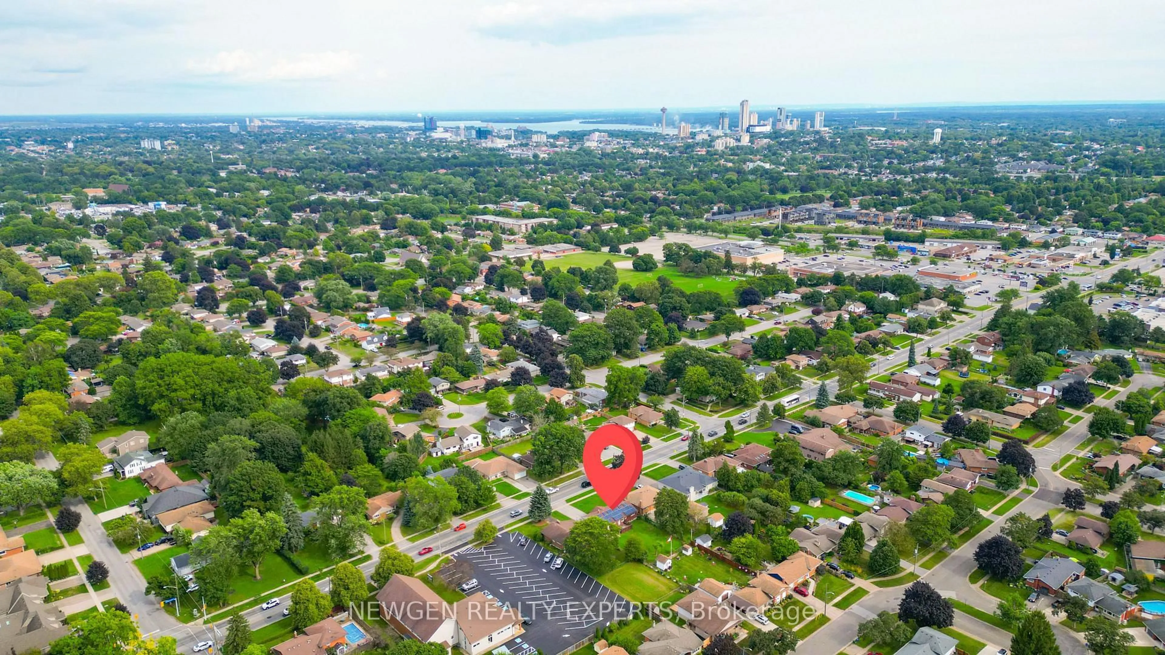 A pic from outside/outdoor area/front of a property/back of a property/a pic from drone, city buildings view from balcony for 4443 Dorchester Rd, Niagara Falls Ontario L2E 6N5