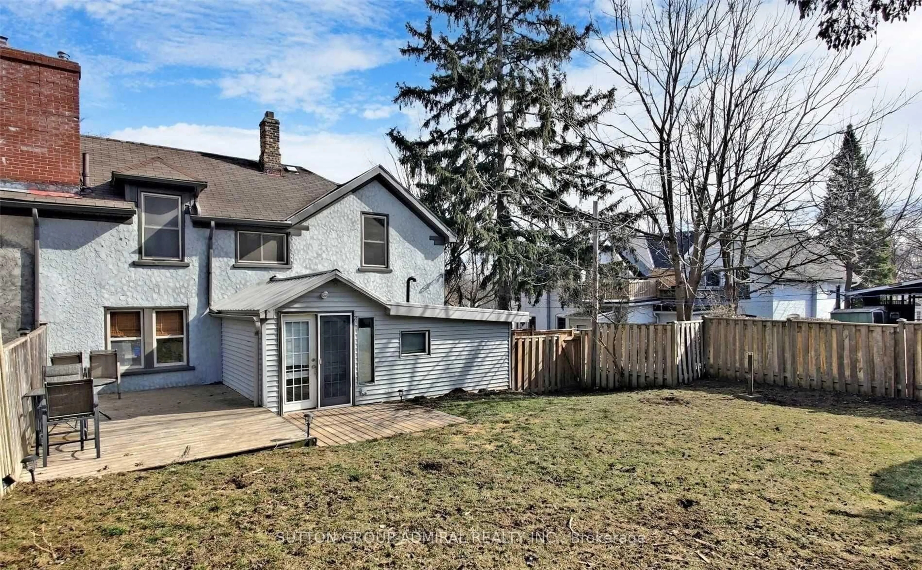 Unknown for 36 John St, Cambridge Ontario N1S 2V4