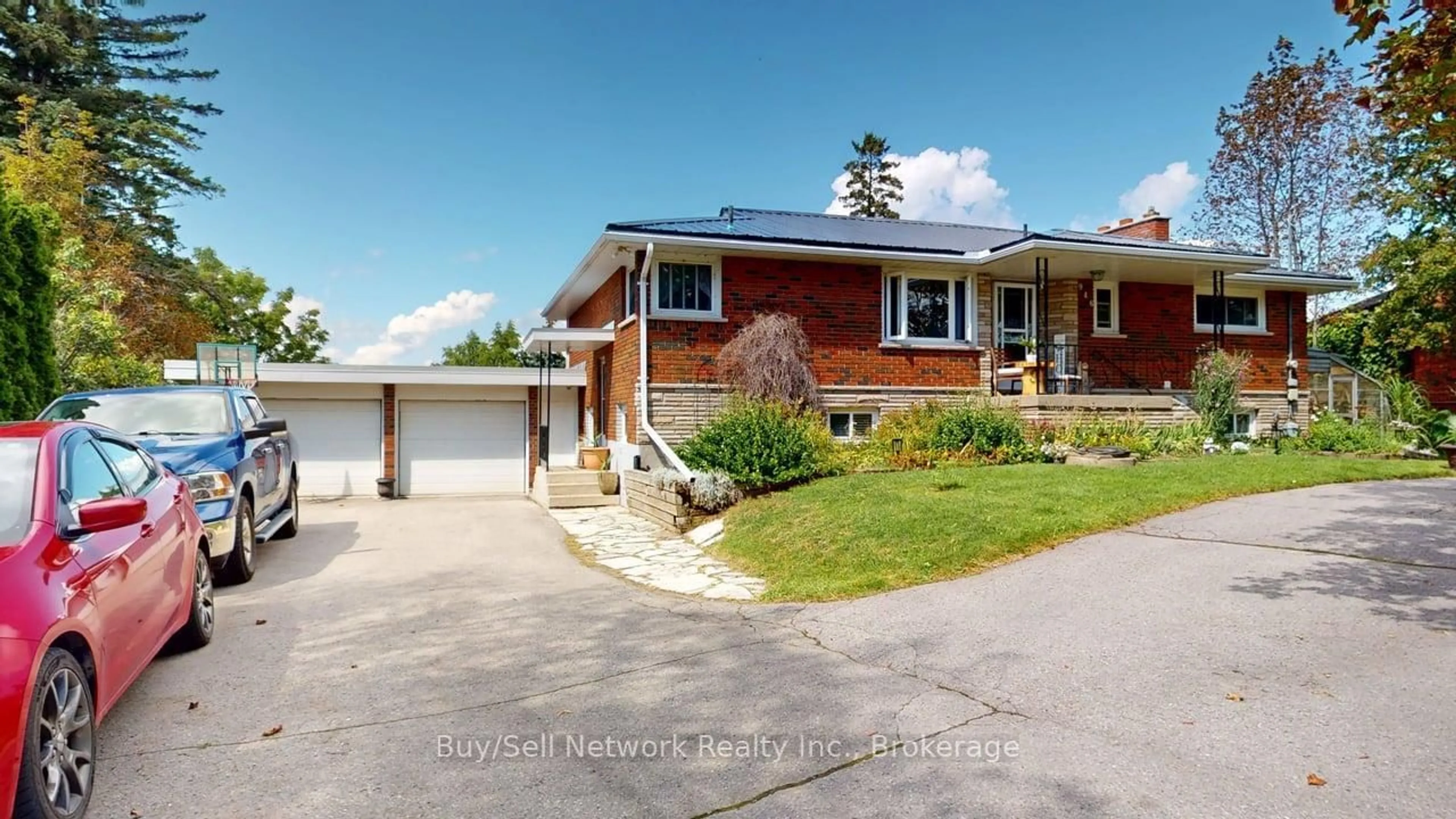 Home with brick exterior material, street for 946 8th Line, Selwyn Ontario K0L 1H0