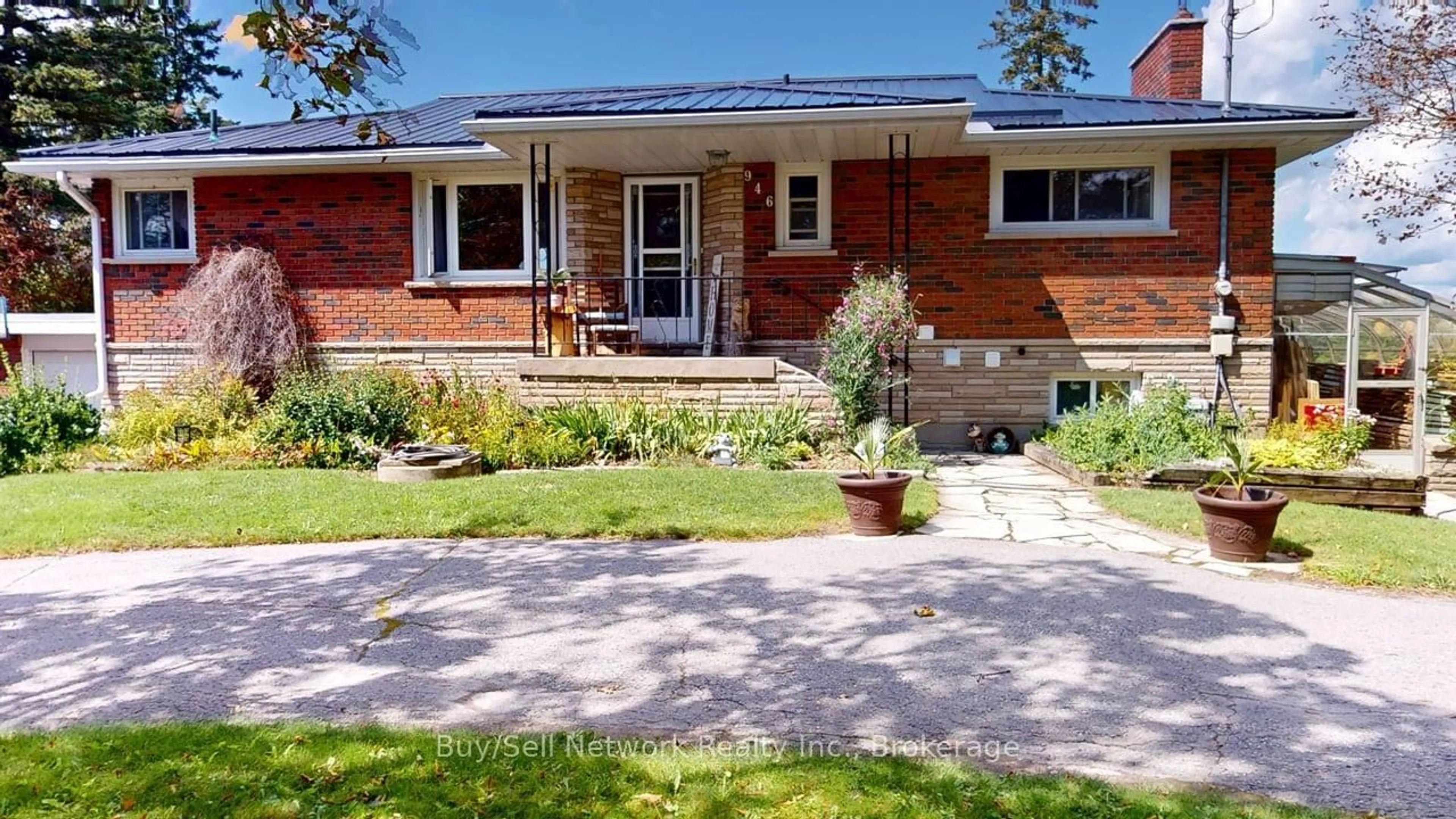 Home with brick exterior material, street for 946 8th Line, Selwyn Ontario K0L 1H0