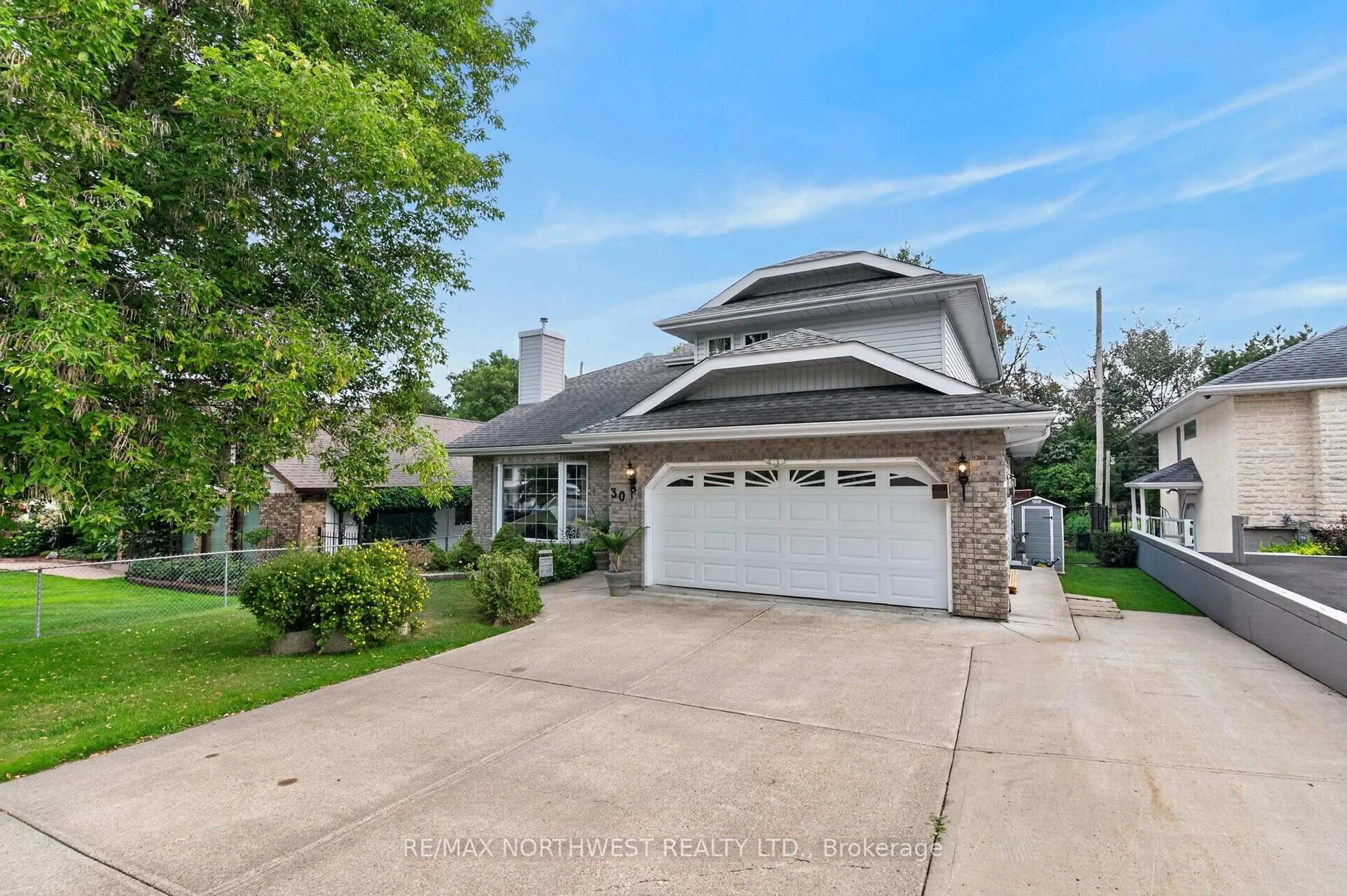 A pic from outside/outdoor area/front of a property/back of a property/a pic from drone, street for 30 Sandstone Place, Kenora Ontario P9N 4E3