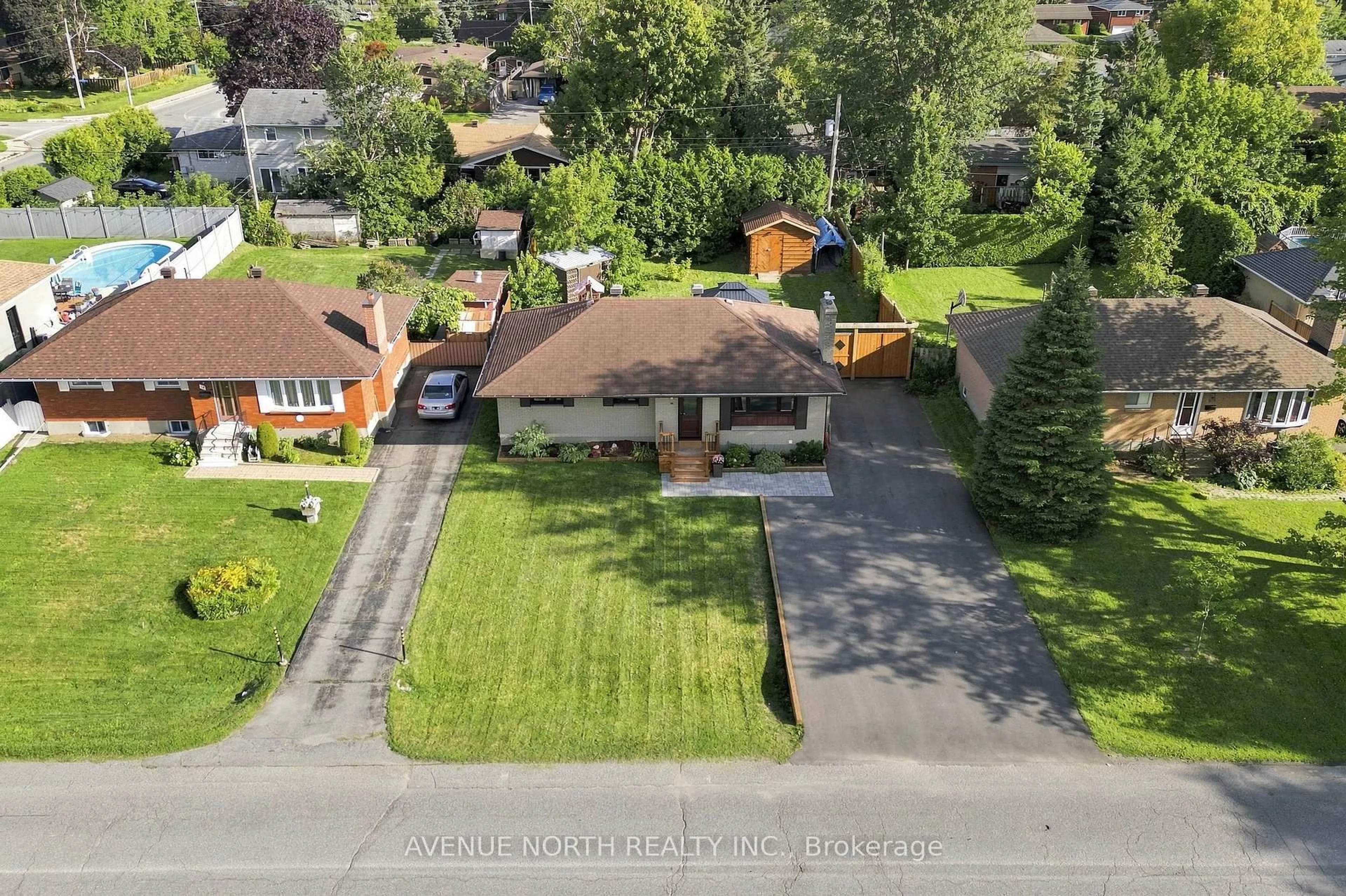 A pic from outside/outdoor area/front of a property/back of a property/a pic from drone, street for 66 Epworth Ave, Ottawa Ontario K2G 2M1