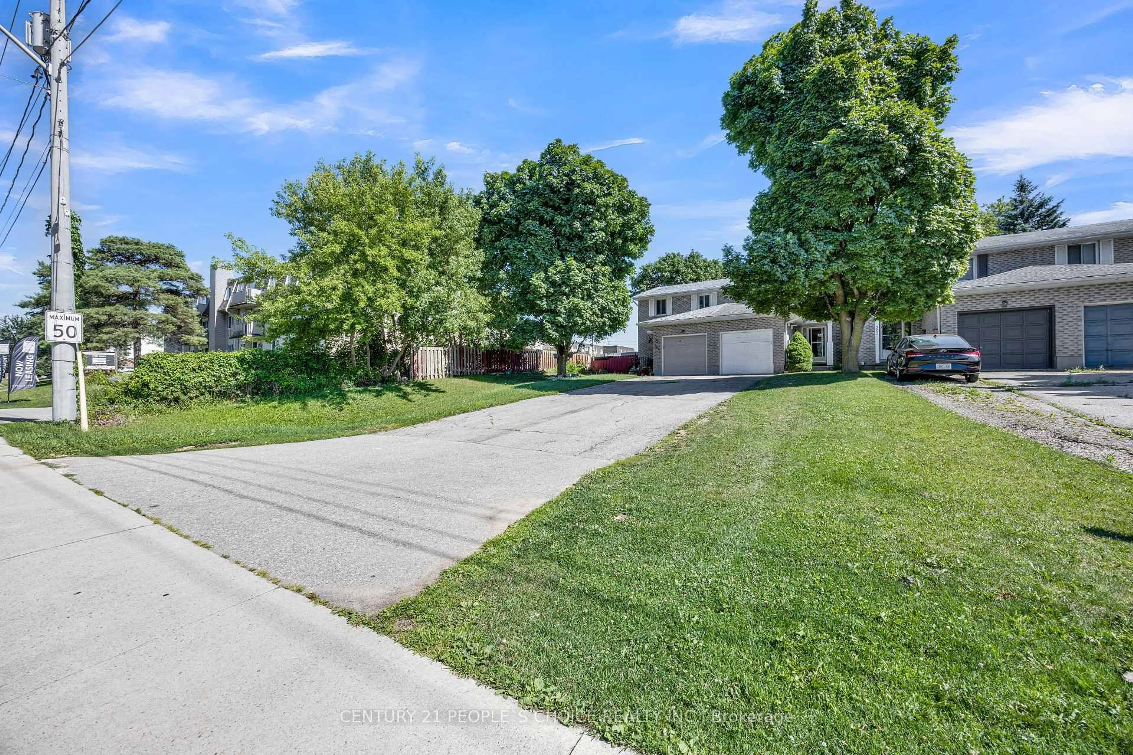 A pic from outside/outdoor area/front of a property/back of a property/a pic from drone, street for 307 Clyde Rd, Cambridge Ontario N1R 1L5