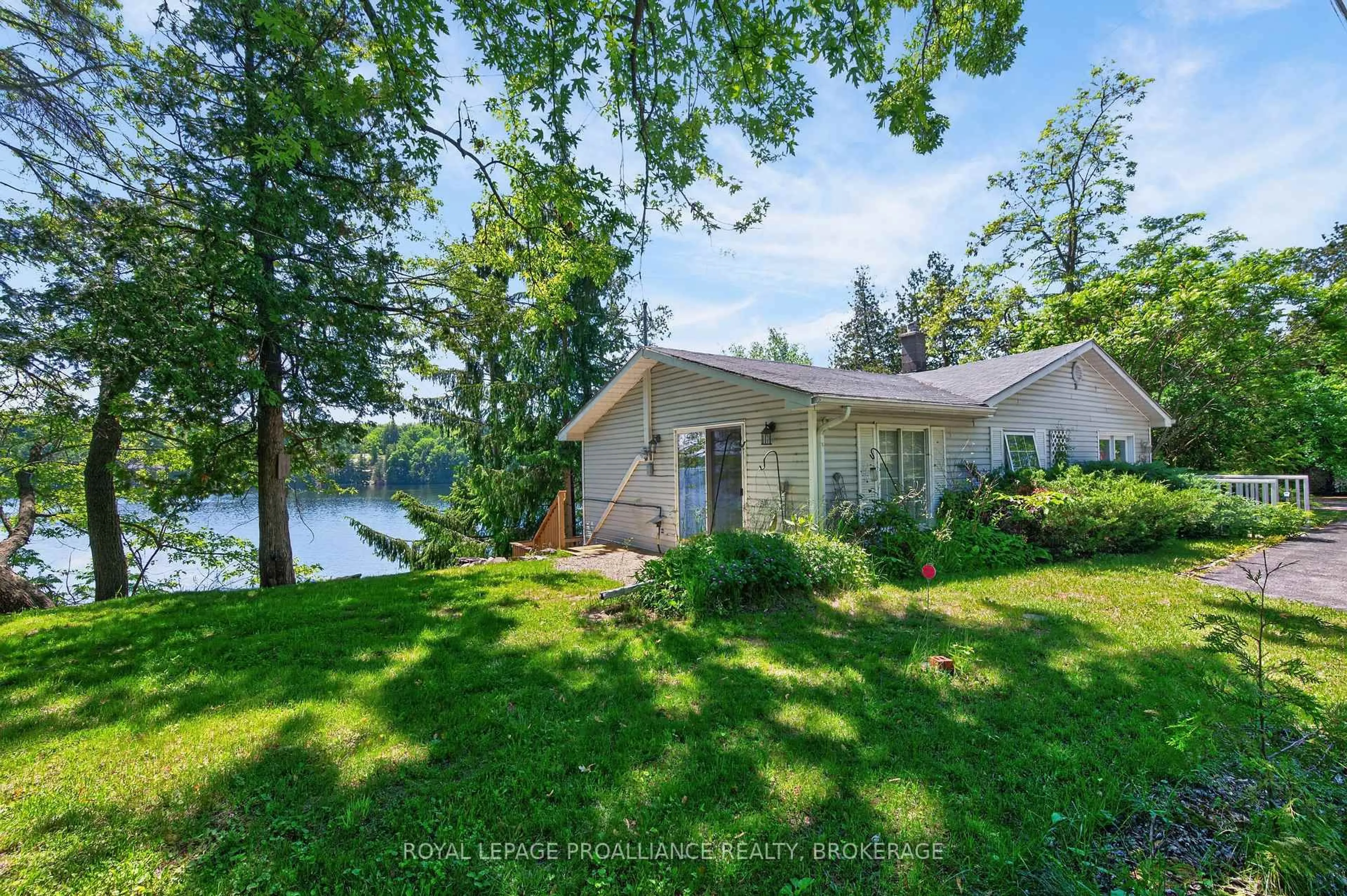A pic from outside/outdoor area/front of a property/back of a property/a pic from drone, water/lake/river/ocean view for 4670 Clearwater Rd, Sydenham Ontario K0H 2T0