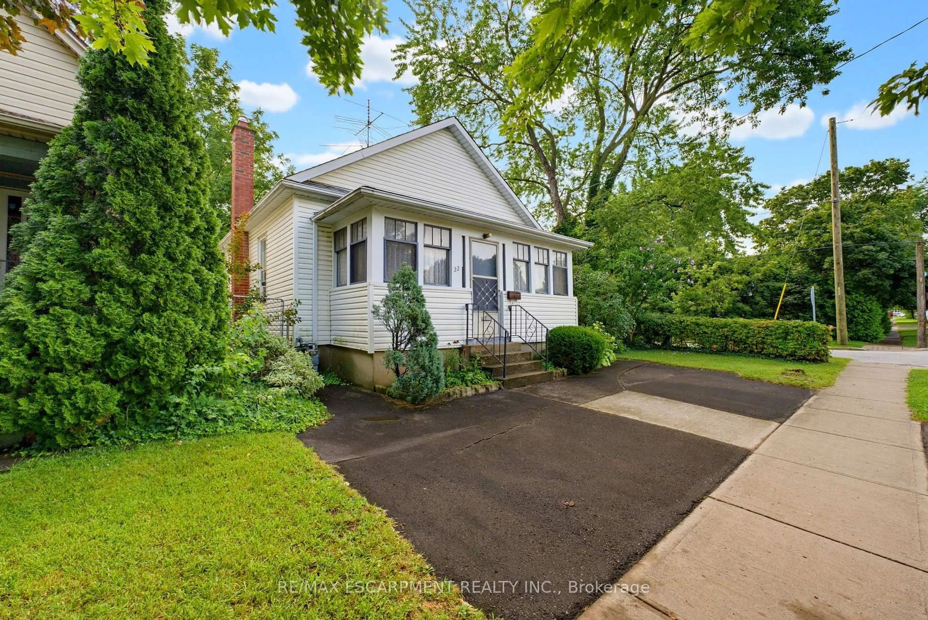 Unknown for 22 Mildred Ave, St. Catharines Ontario L2R 6J1