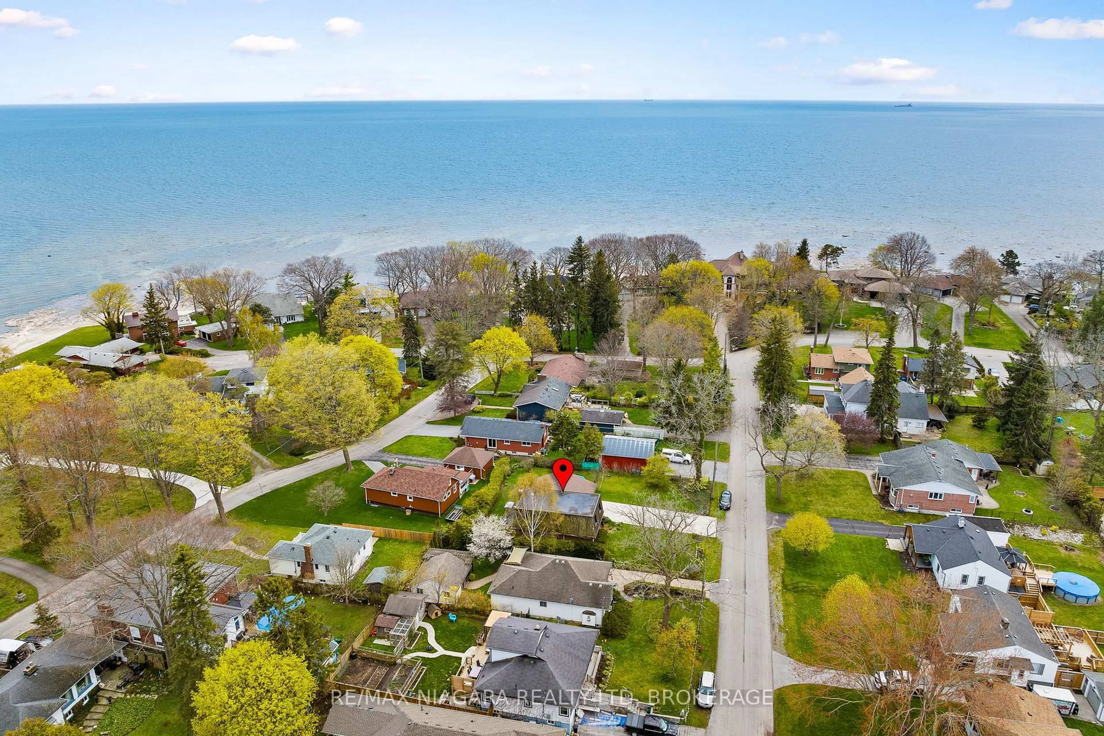 A pic from outside/outdoor area/front of a property/back of a property/a pic from drone, water/lake/river/ocean view for 17 Walnut St, Port Colborne Ontario L3K 2T7