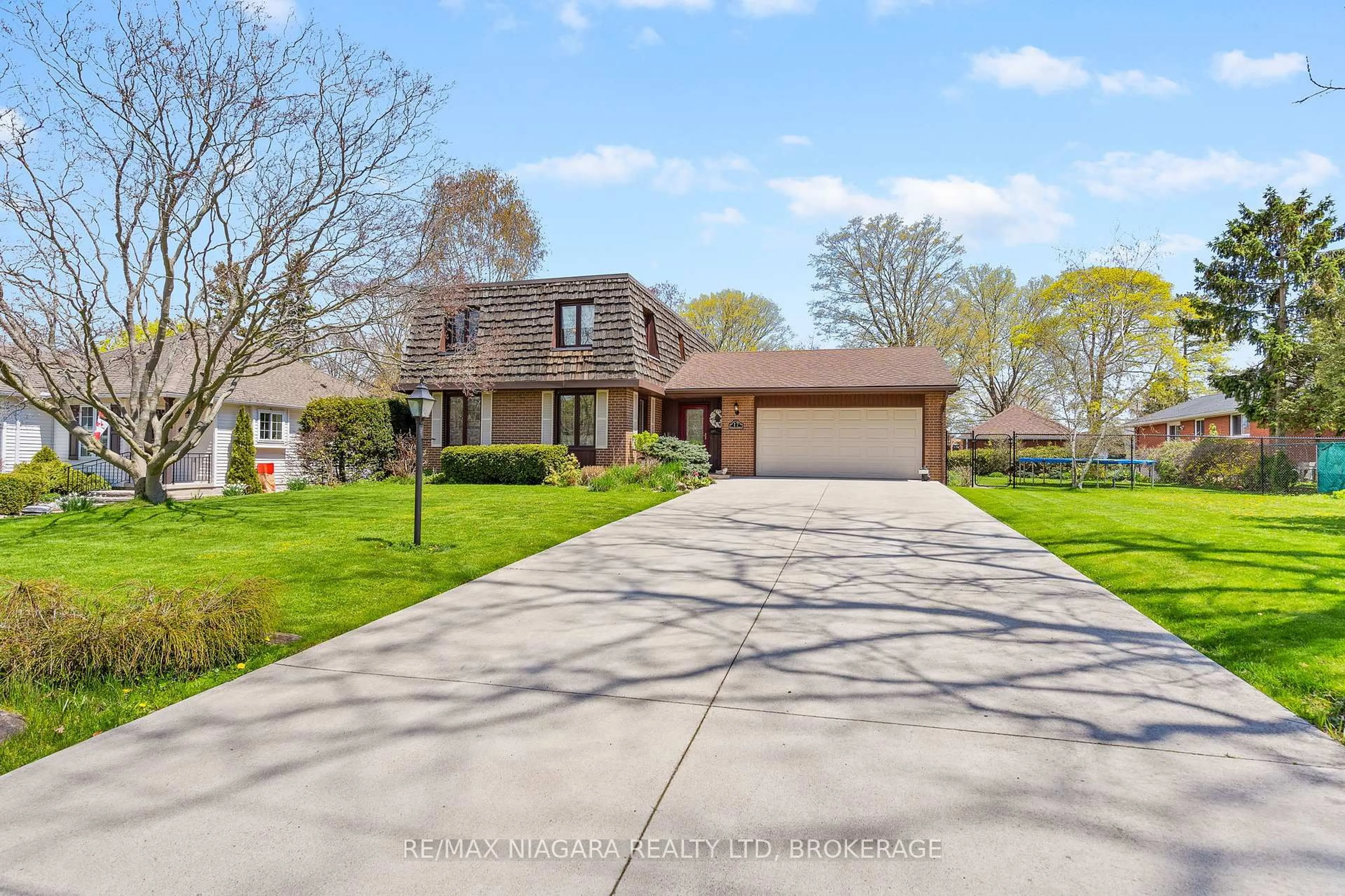 Home with brick exterior material, street for 17 Walnut St, Port Colborne Ontario L3K 2T7