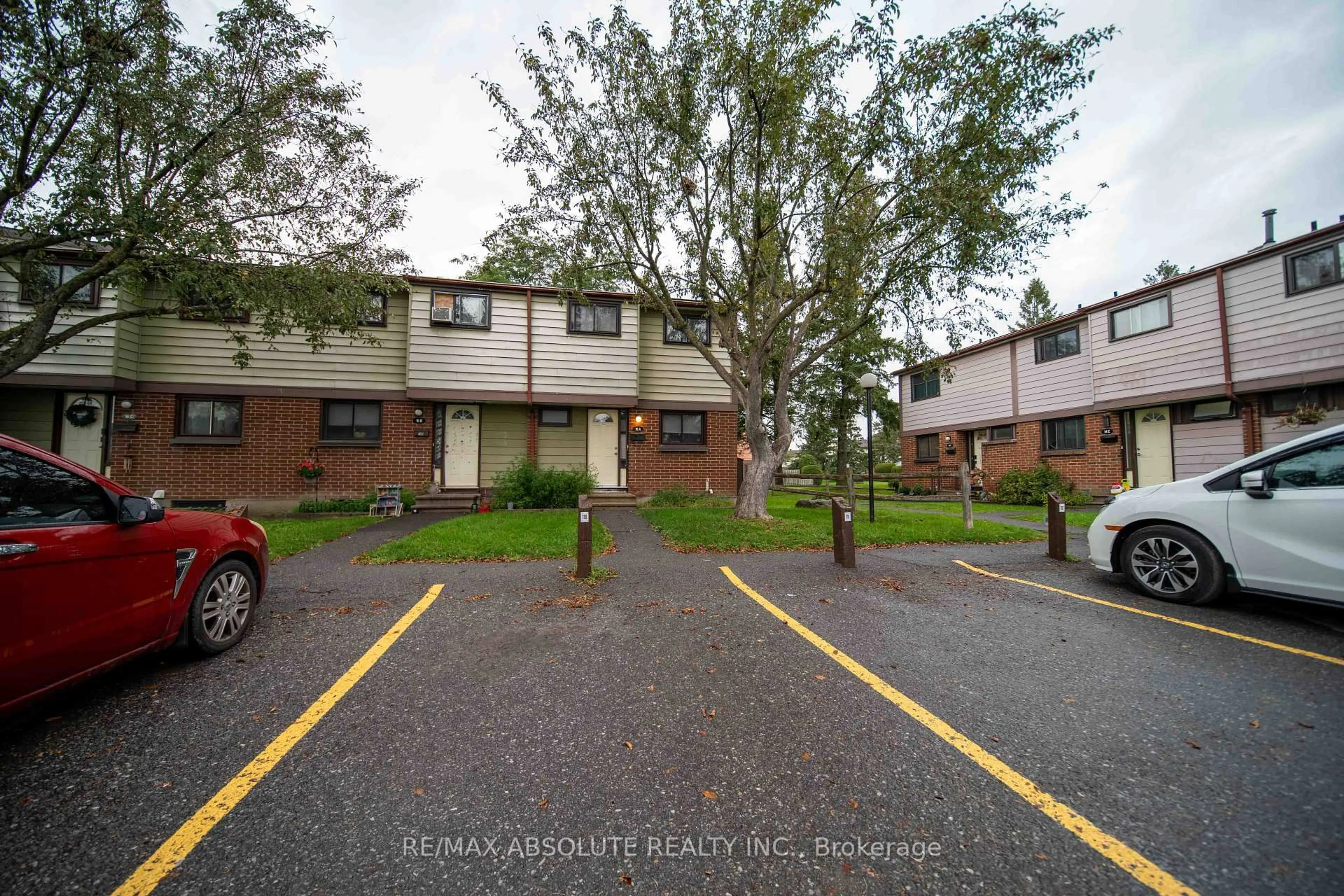 A pic from outside/outdoor area/front of a property/back of a property/a pic from drone, street for 16 A Knollsbrook Dr, Ottawa Ontario K2J 1K8