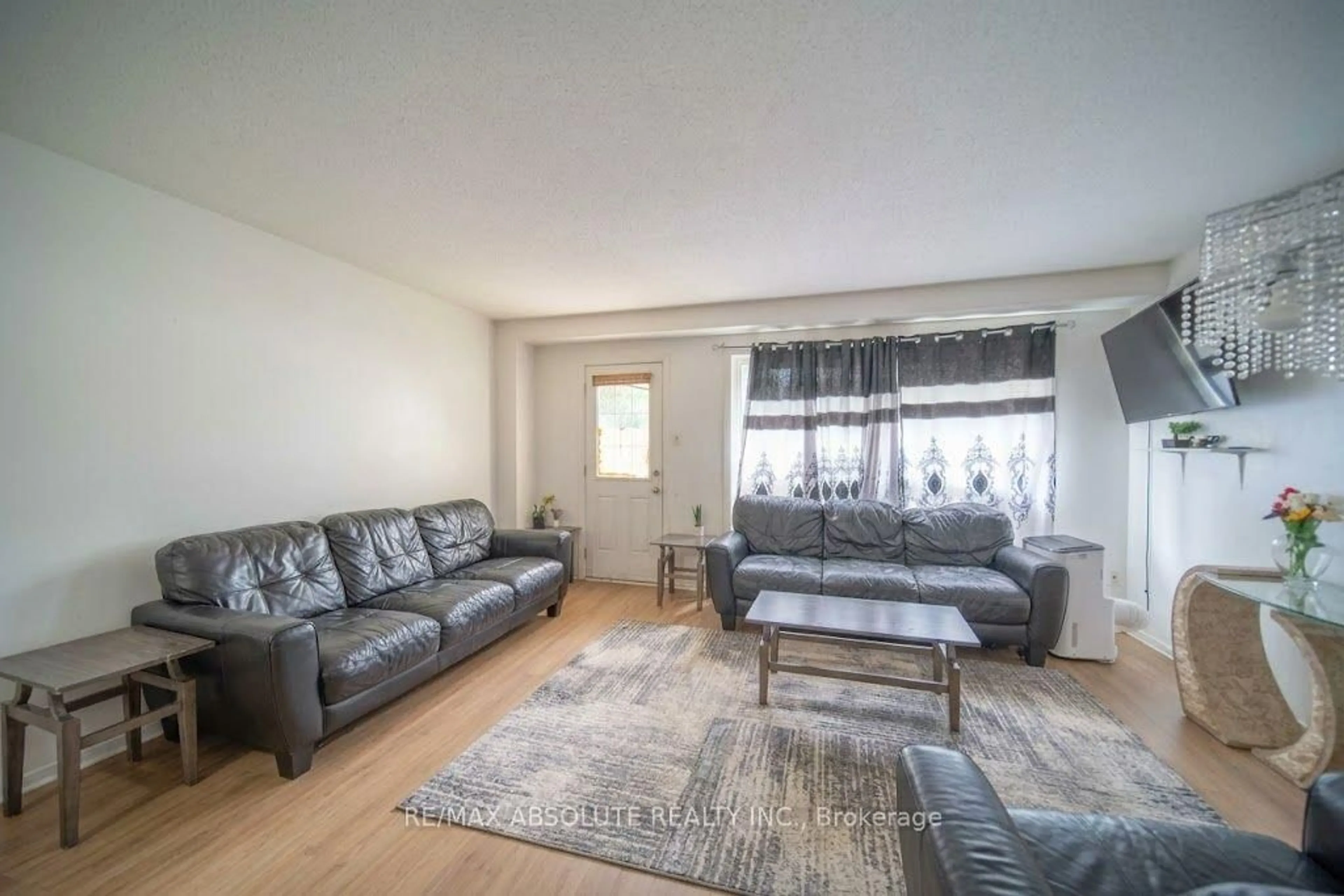Living room with furniture, unknown for 30 E Sonnet Cres, Ottawa Ontario K2H 8W8