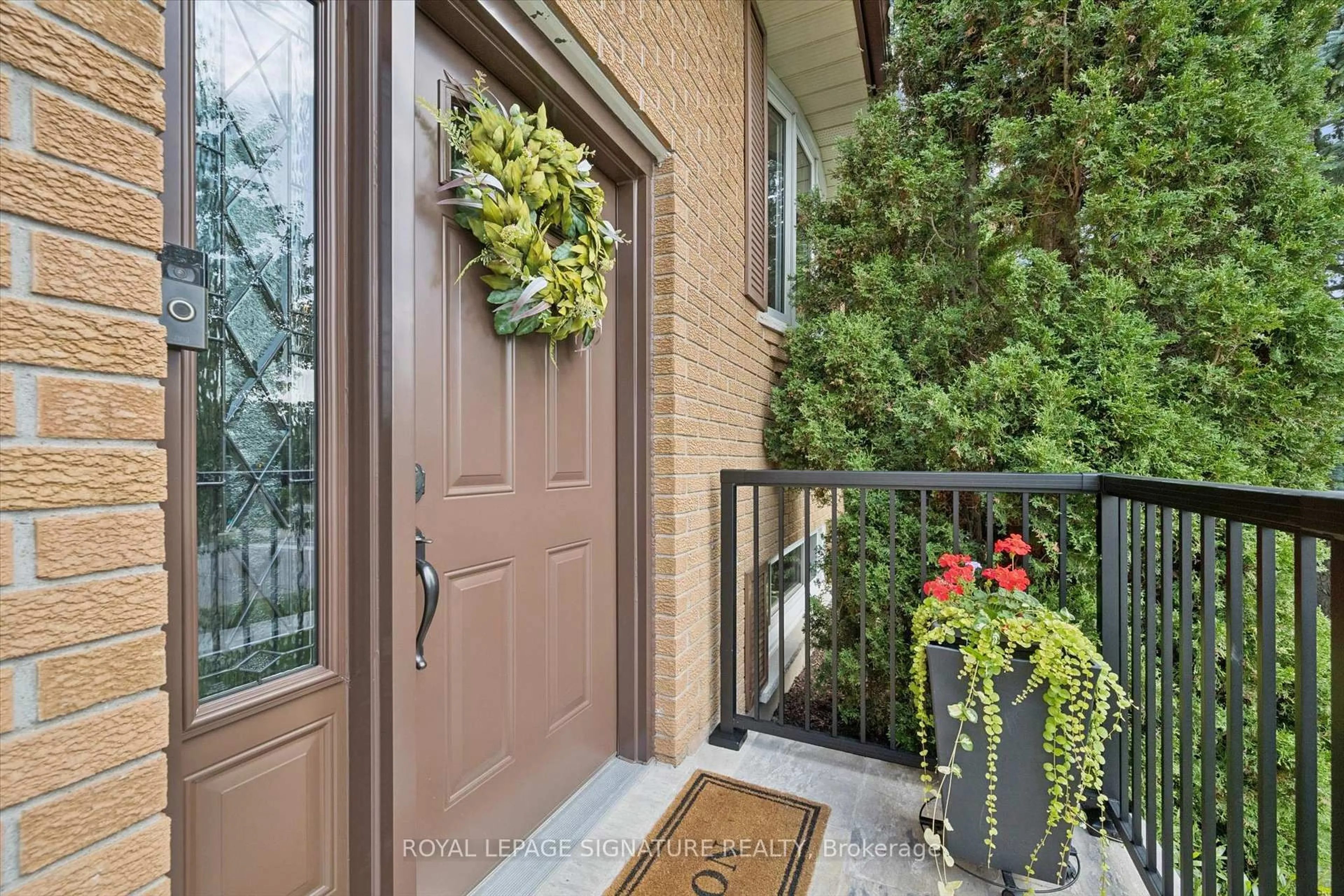 Indoor entryway for 590 Fern Rd, Waterloo Ontario N2V 1K6
