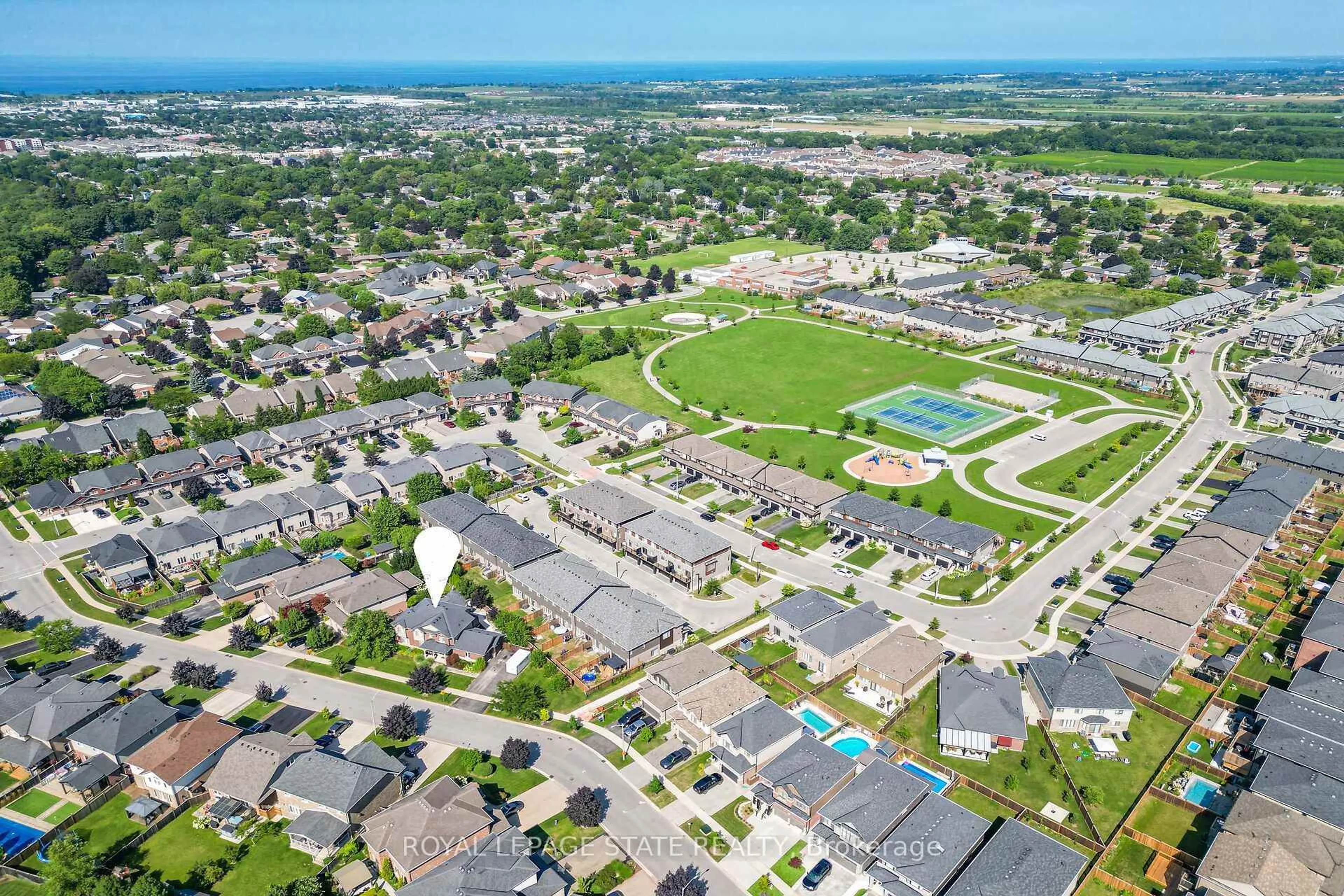 A pic from outside/outdoor area/front of a property/back of a property/a pic from drone, street for 4079 Stadelbauer Dr, Lincoln Ontario L0R 1B7
