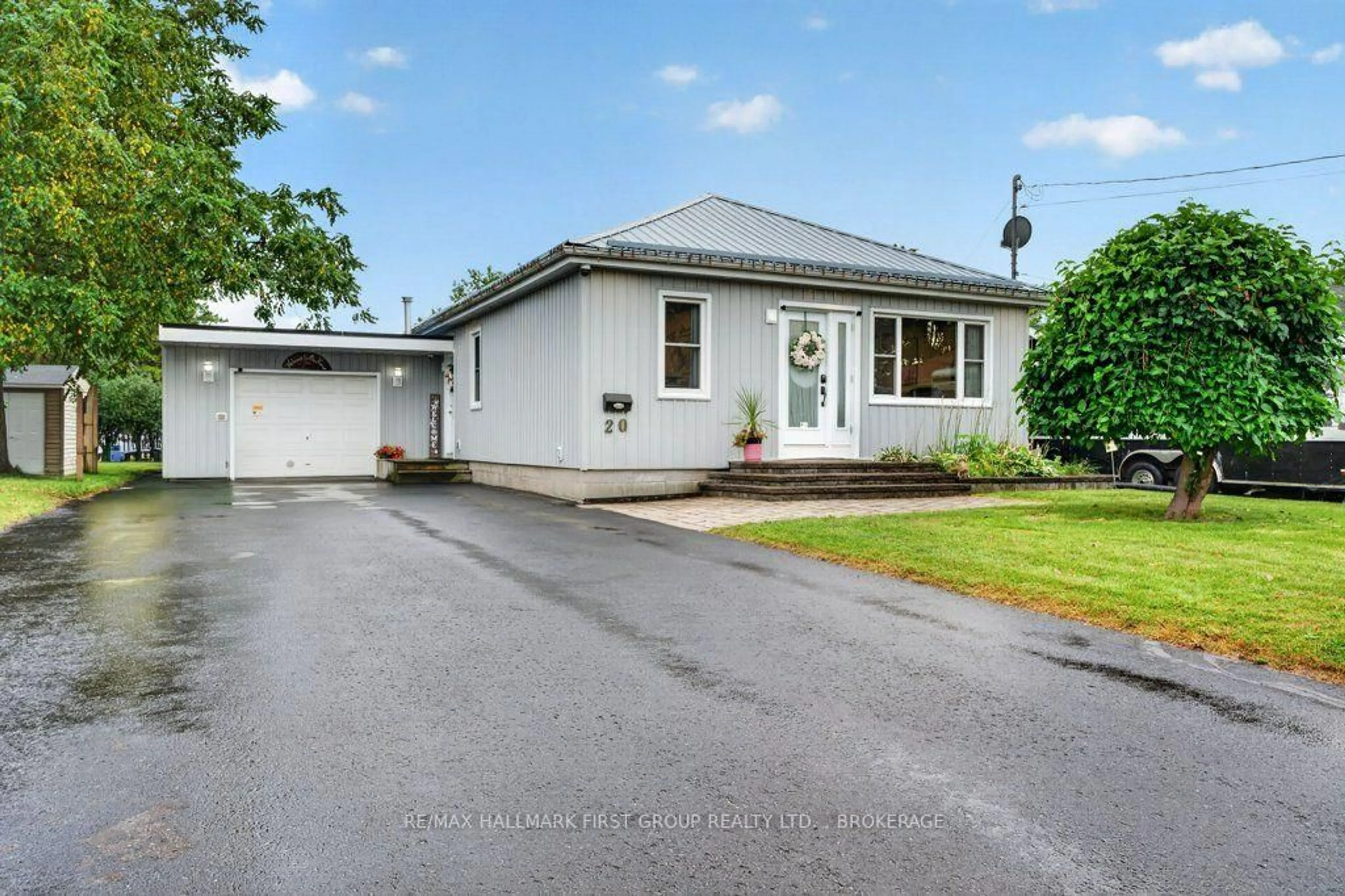 Home with vinyl exterior material, street for 20 Drennan St, Kingston Ontario K7K 2R8