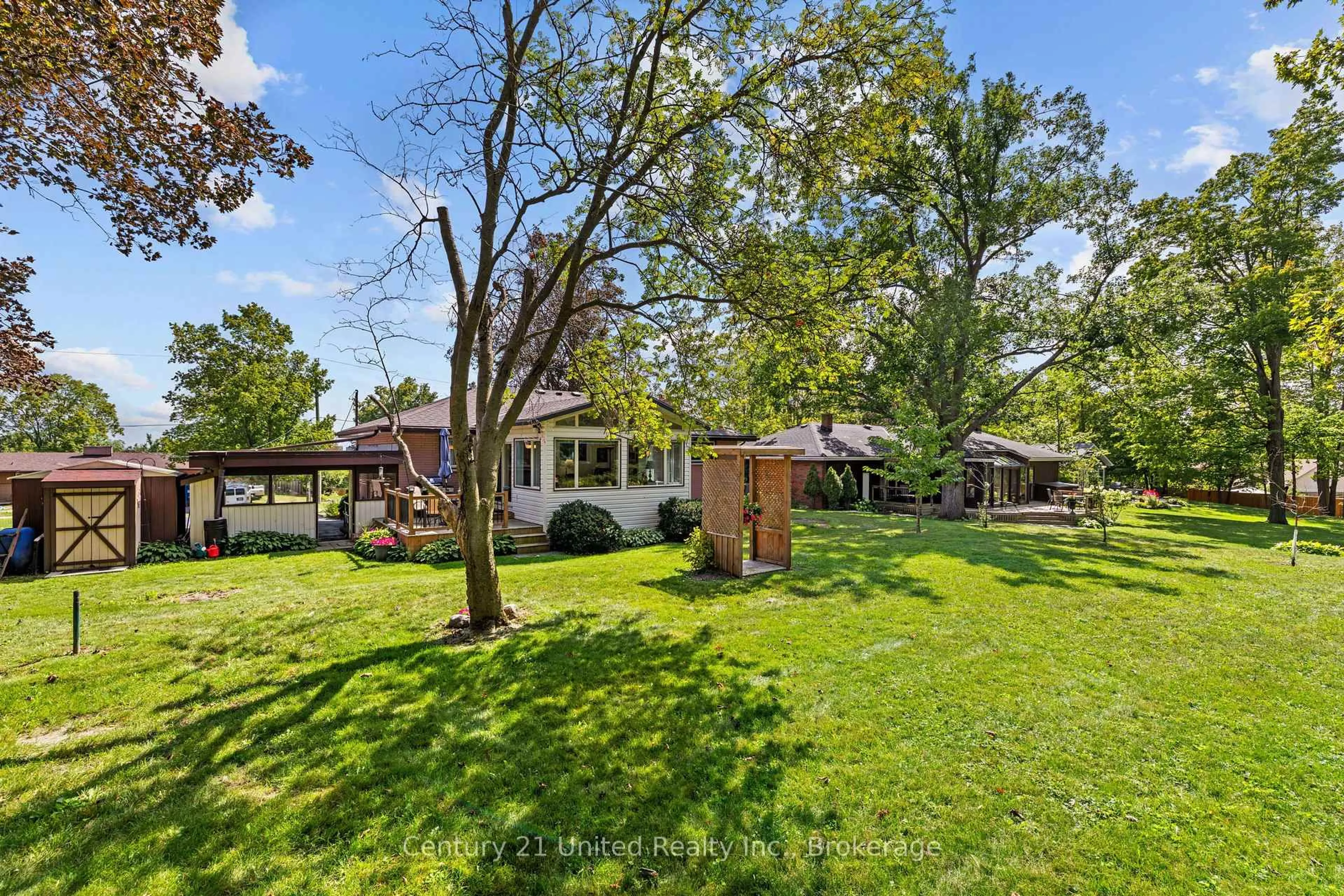 A pic from outside/outdoor area/front of a property/back of a property/a pic from drone, unknown for 122 Earlwood Dr, Peterborough Ontario K9J 6B6