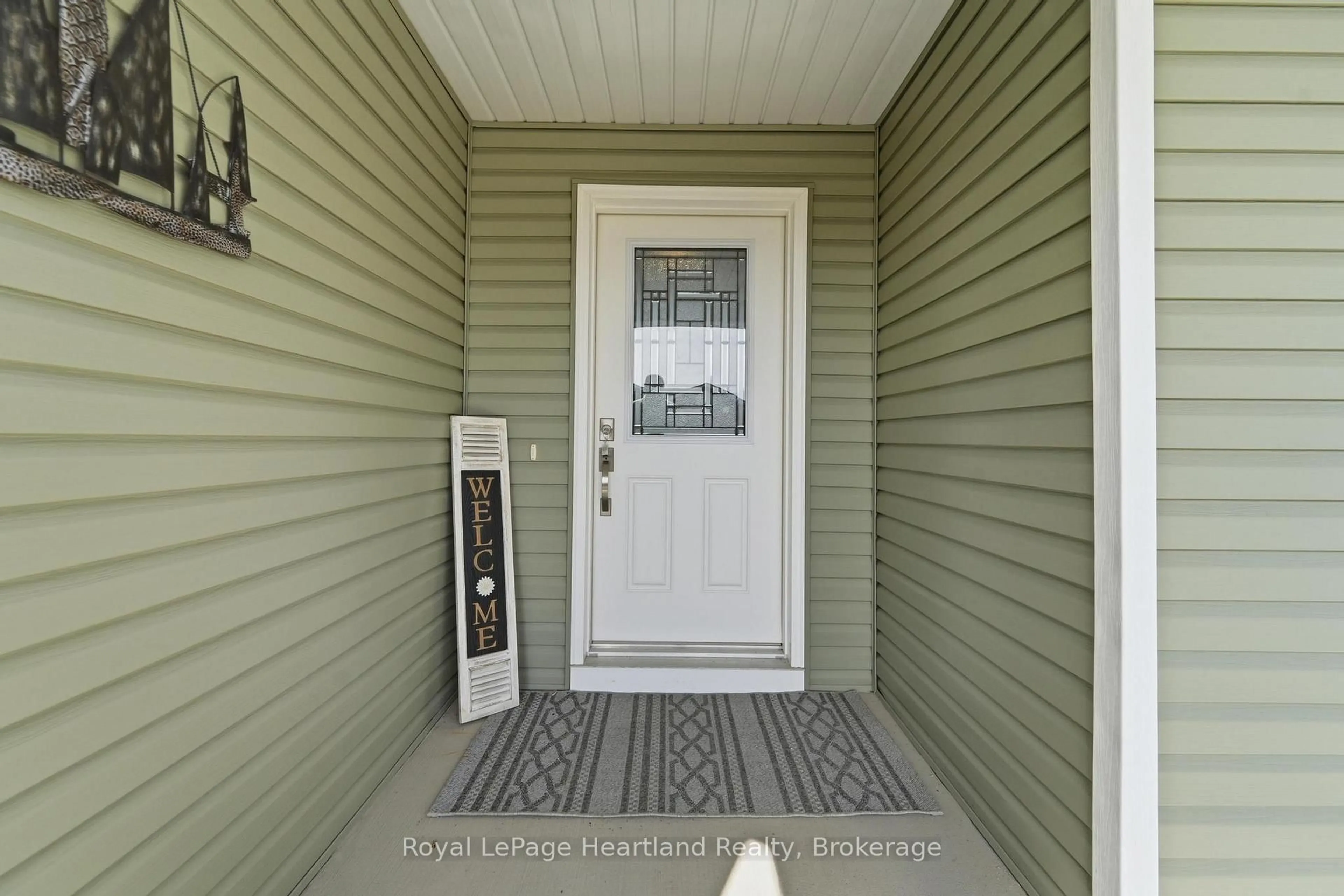 Indoor entryway for 5 SWEETWATER Dr, Ashfield-Colborne-Wawanosh Ontario N7A 0B9
