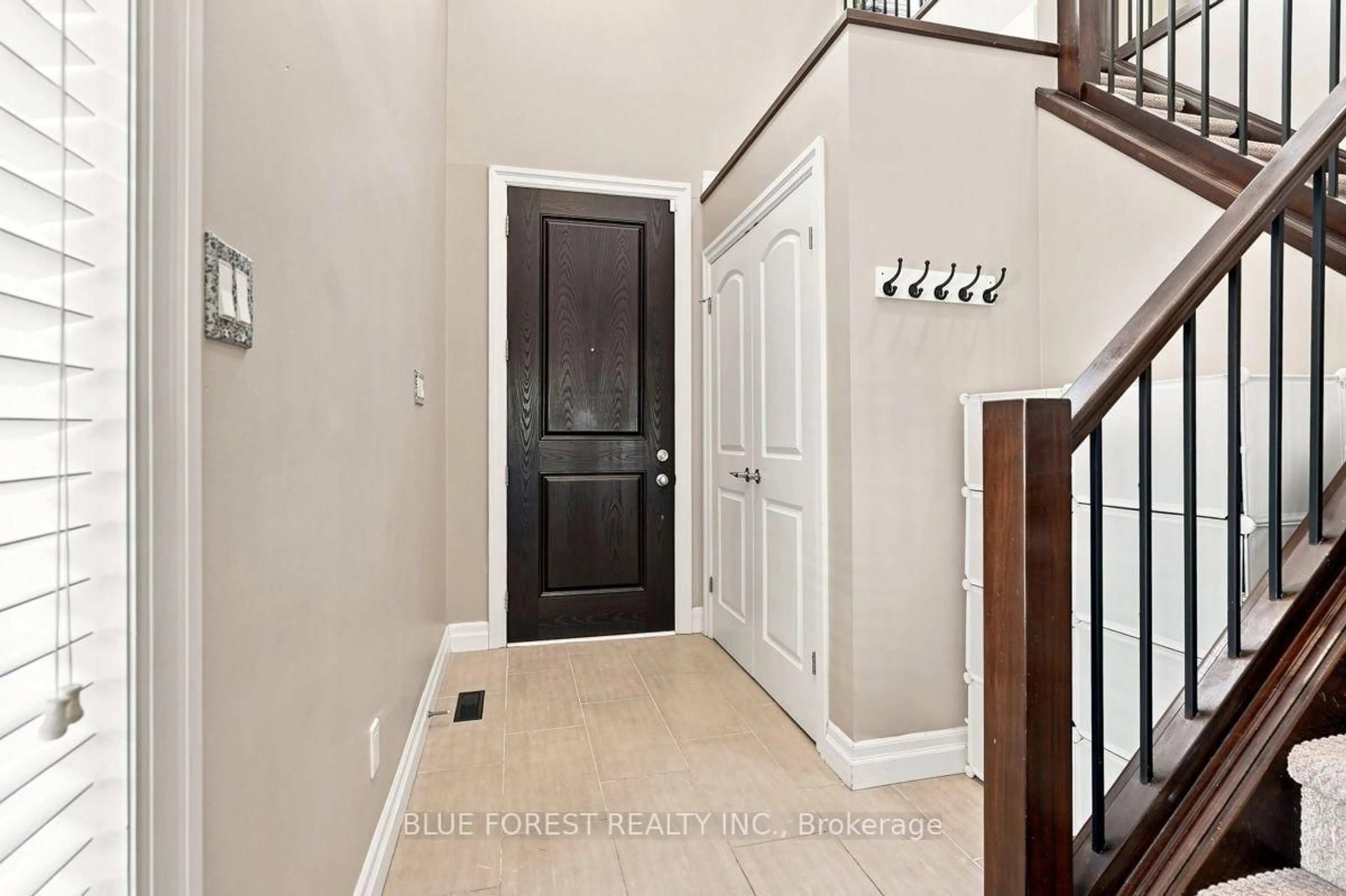 Indoor entryway for 1832 Cherrywood Tr, London North Ontario N6H 0E2