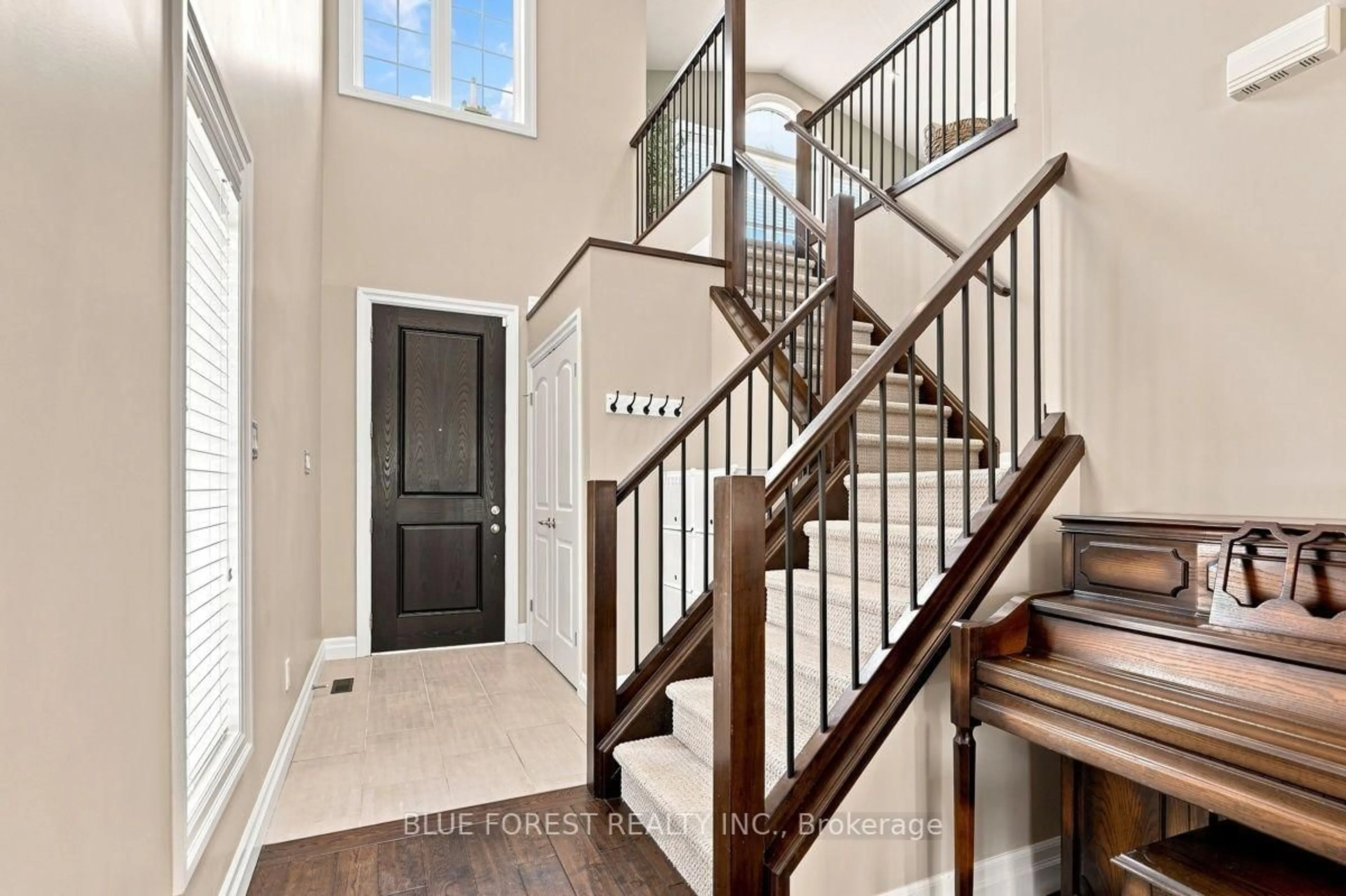 Indoor entryway for 1832 Cherrywood Tr, London North Ontario N6H 0E2