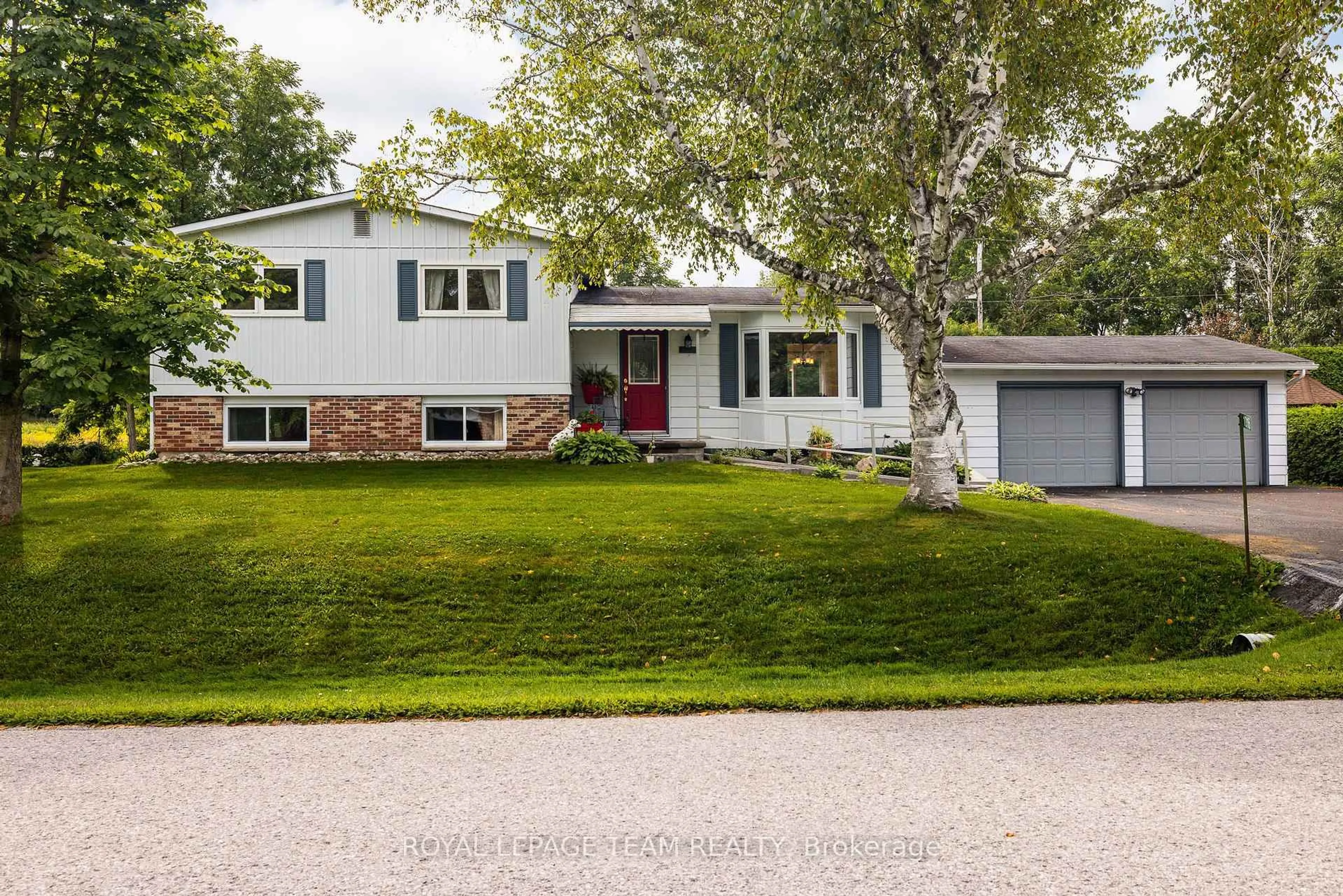 Home with vinyl exterior material, street for 1016 Boucher Cres, Manotick Ontario K4M 1B3