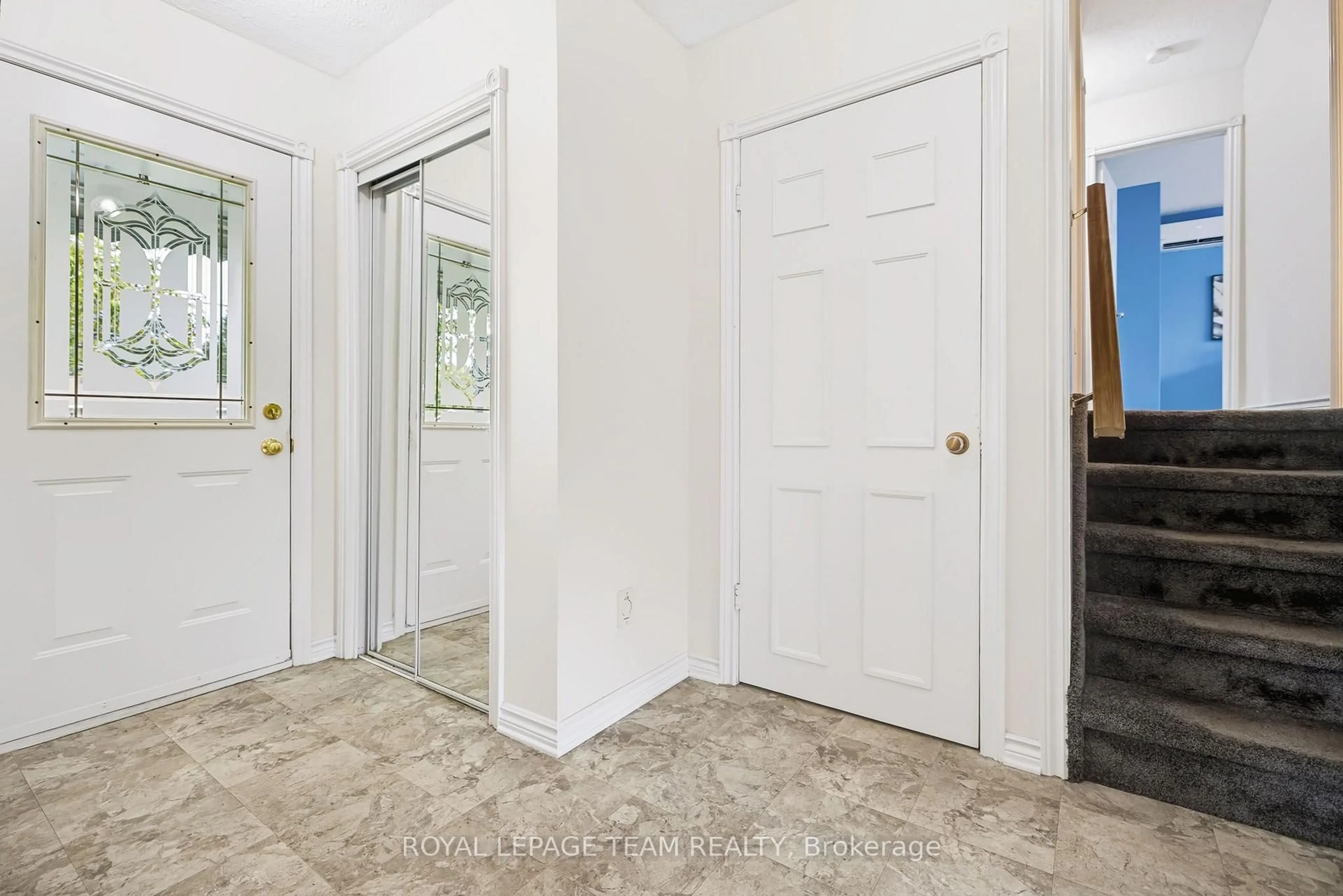 Indoor entryway for 1016 Boucher Cres, Manotick Ontario K4M 1B3