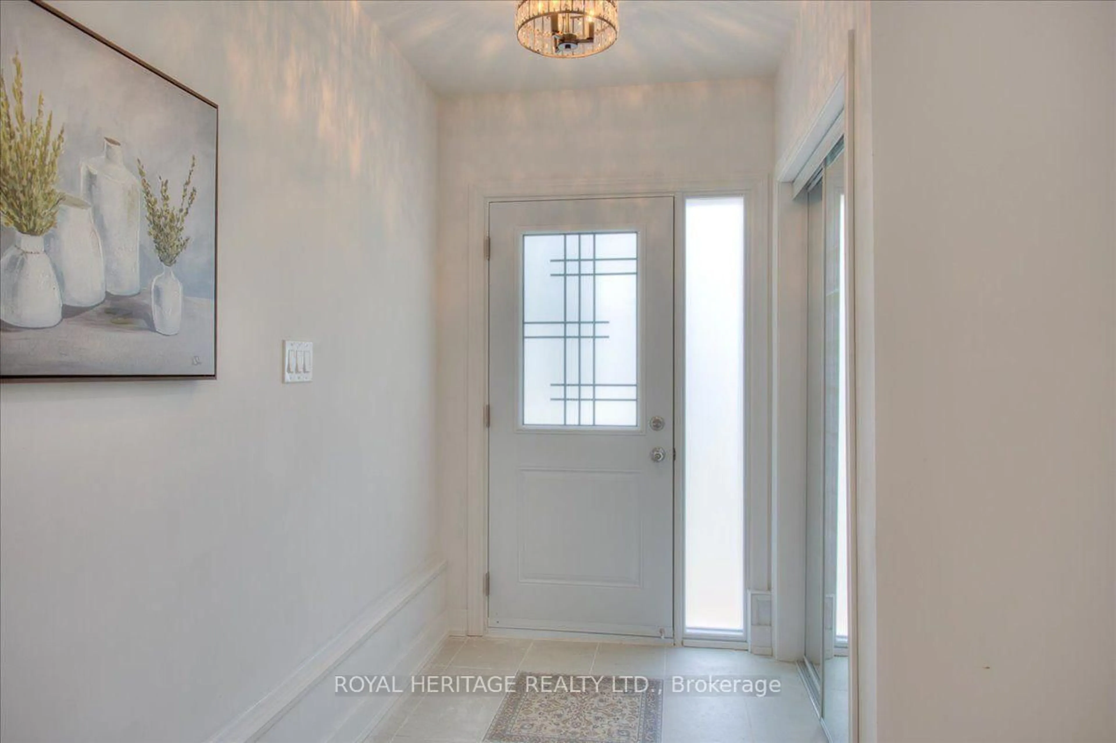 Indoor entryway for 10 Fawn St, Kawartha Lakes Ontario K0M 1L0
