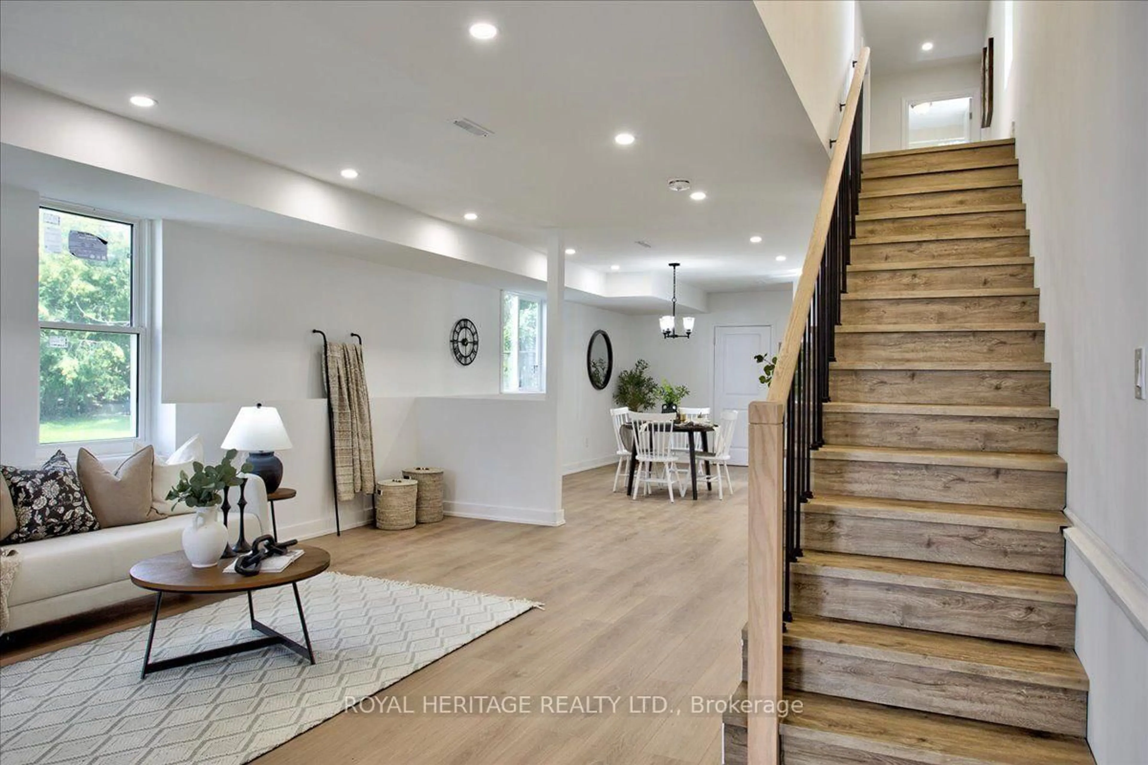 Indoor entryway for 10 Fawn St, Kawartha Lakes Ontario K0M 1L0