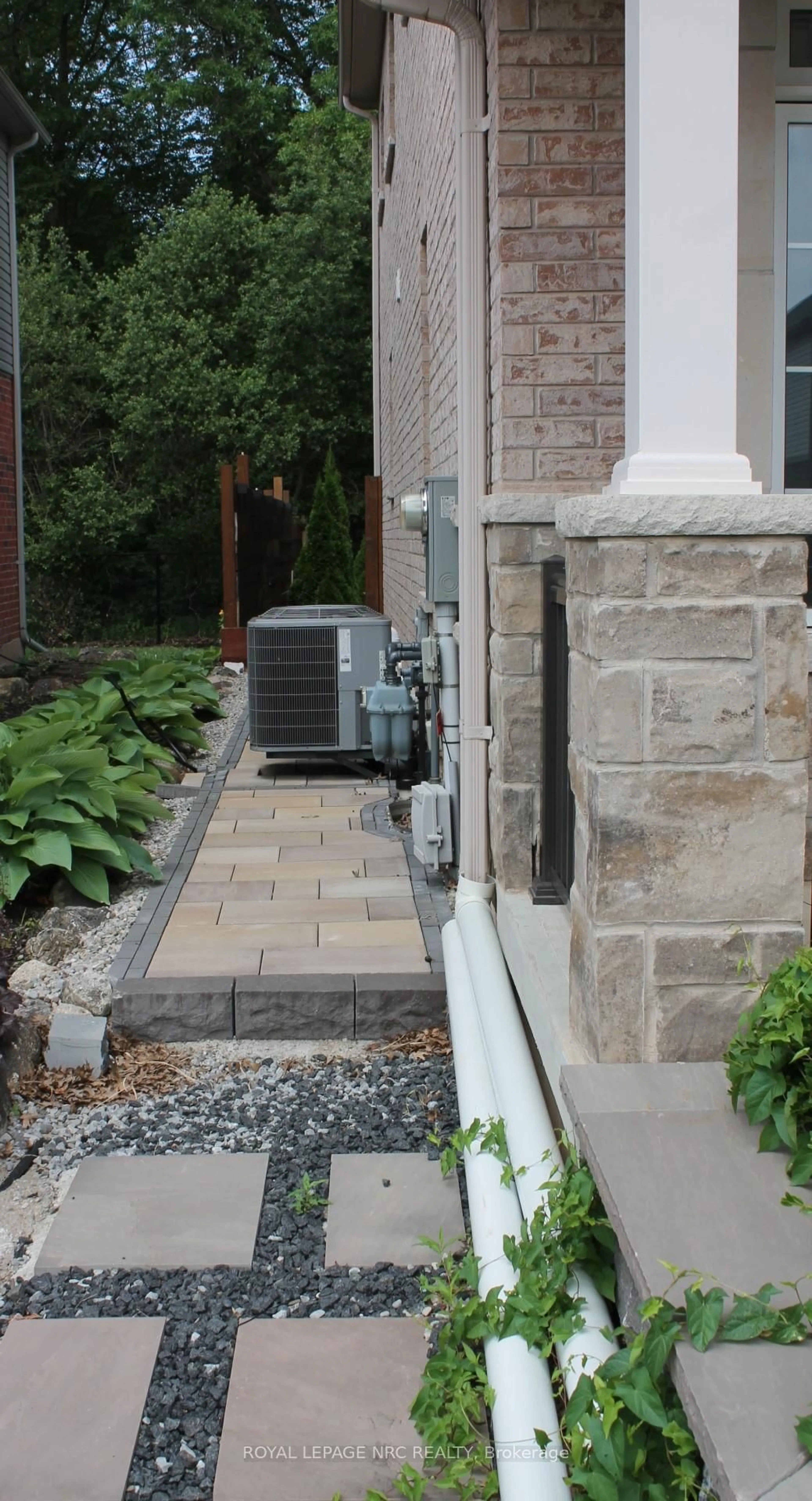 Patio, street for 9397 Tallgrass Ave, Niagara Falls Ontario L2G 0Y2