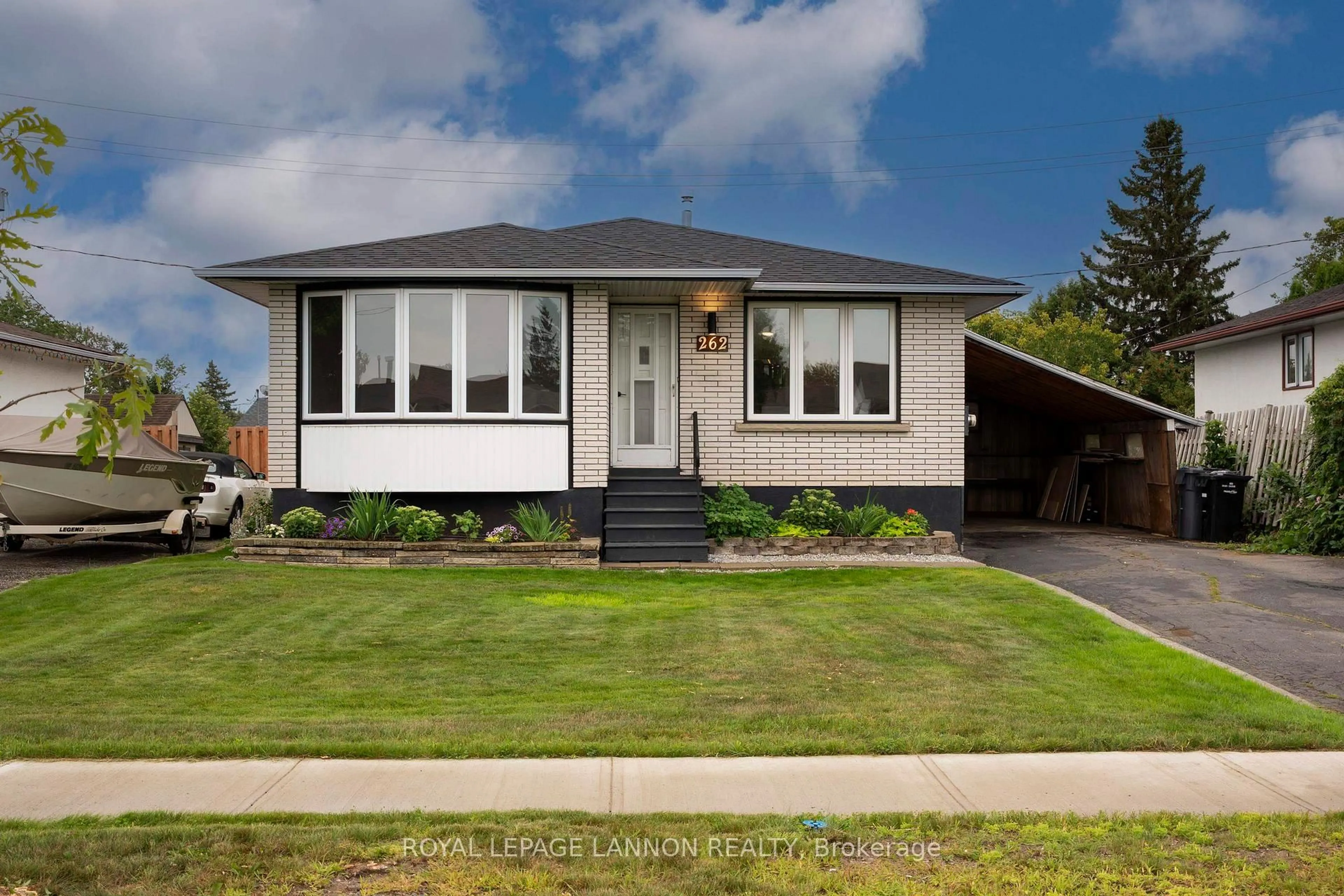 Home with vinyl exterior material, street for 262 Sheridan Cres, Thunder Bay Ontario P7C 5M4
