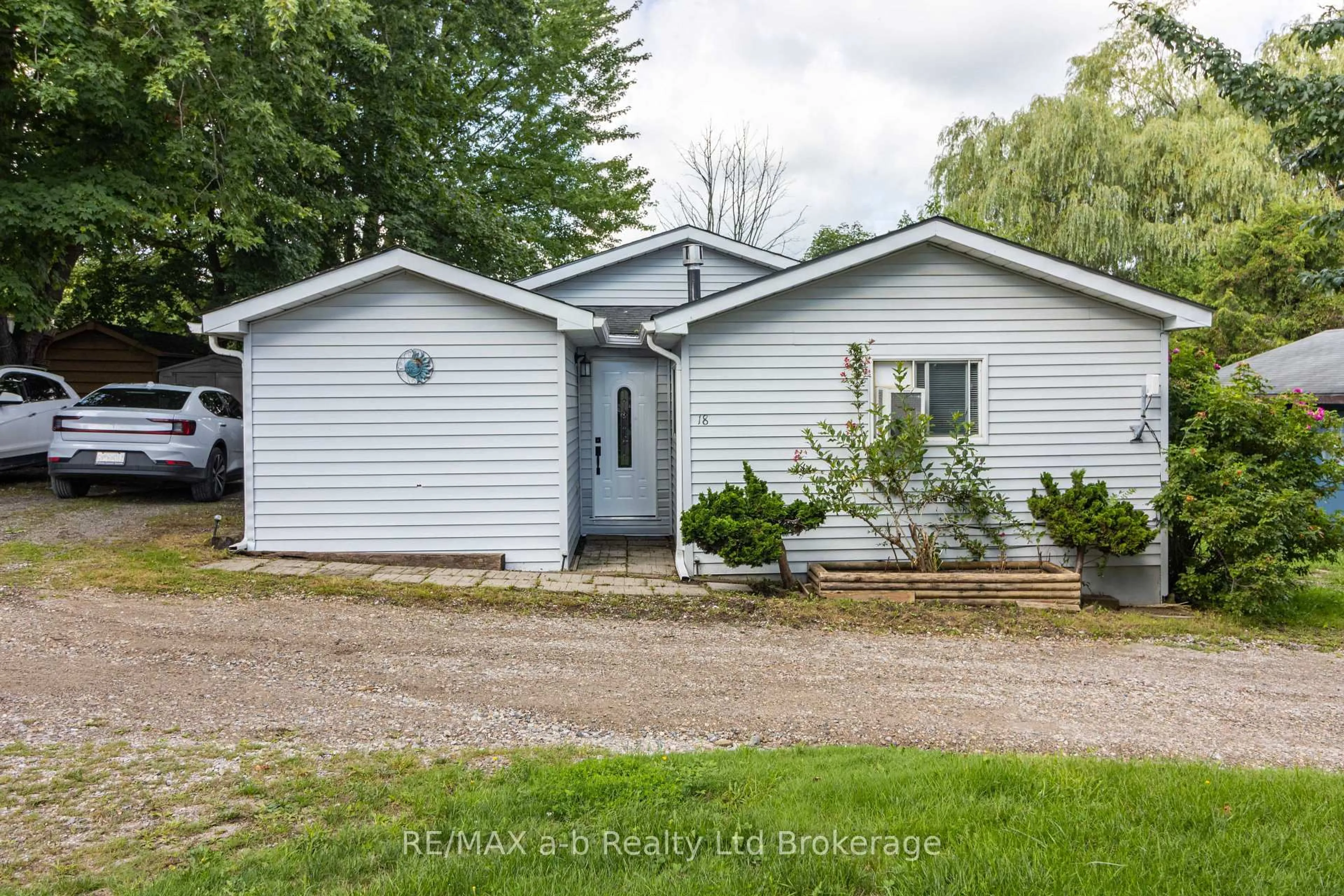 Home with vinyl exterior material, street for 596101 Highway 59     18 Tropicana Cres, East Zorra-Tavistock Ontario N4S 7W1