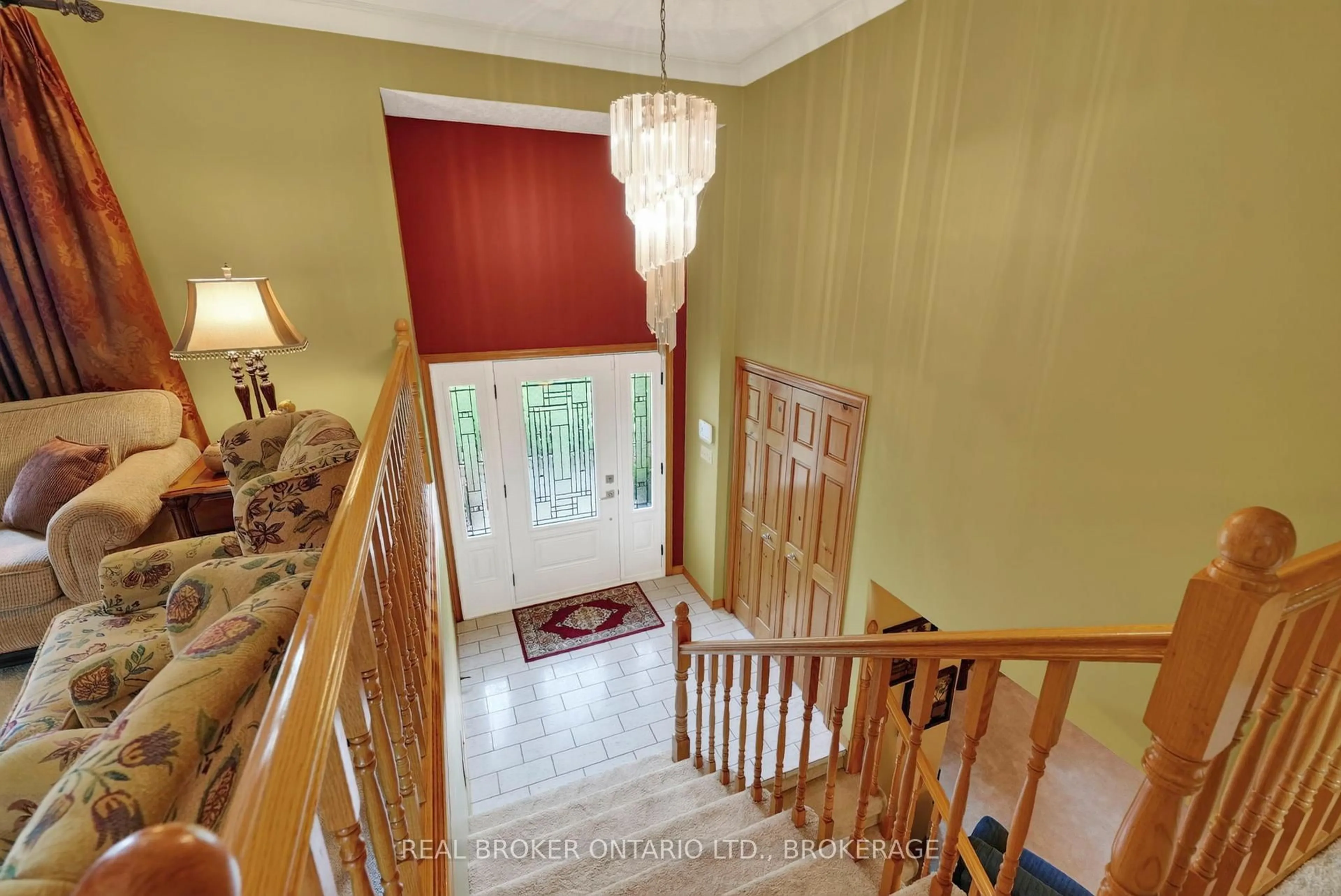 Indoor foyer for 6495 Clifford Ave, South Glengarry Ontario K6H 7H9