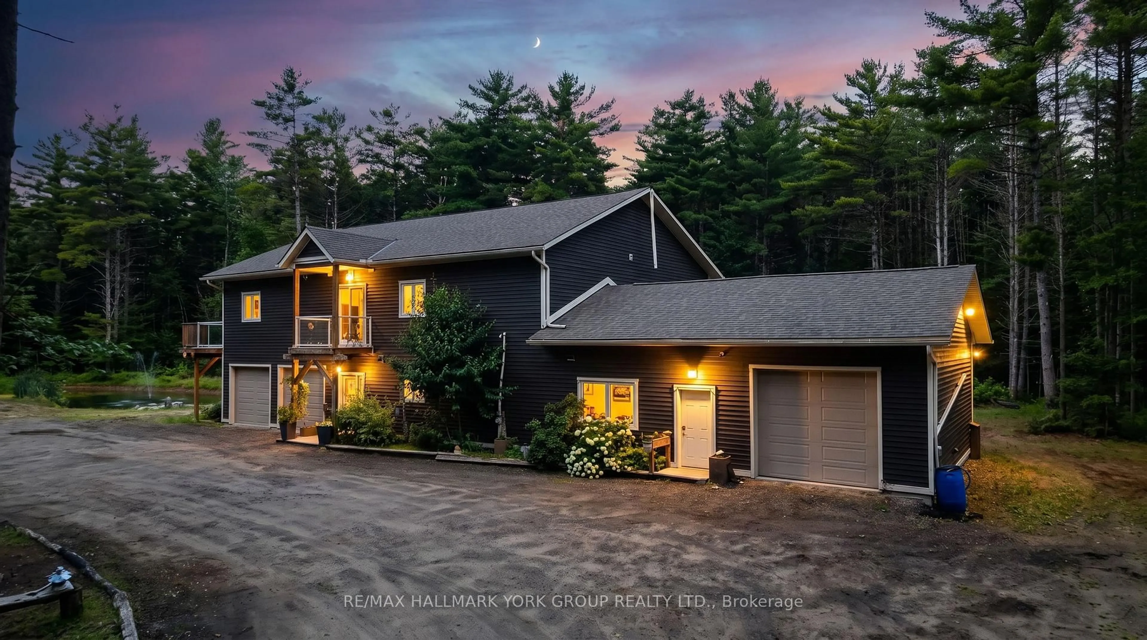 A pic from outside/outdoor area/front of a property/back of a property/a pic from drone, street for 2285 Southwood Rd, Gravenhurst Ontario P0E 1G0