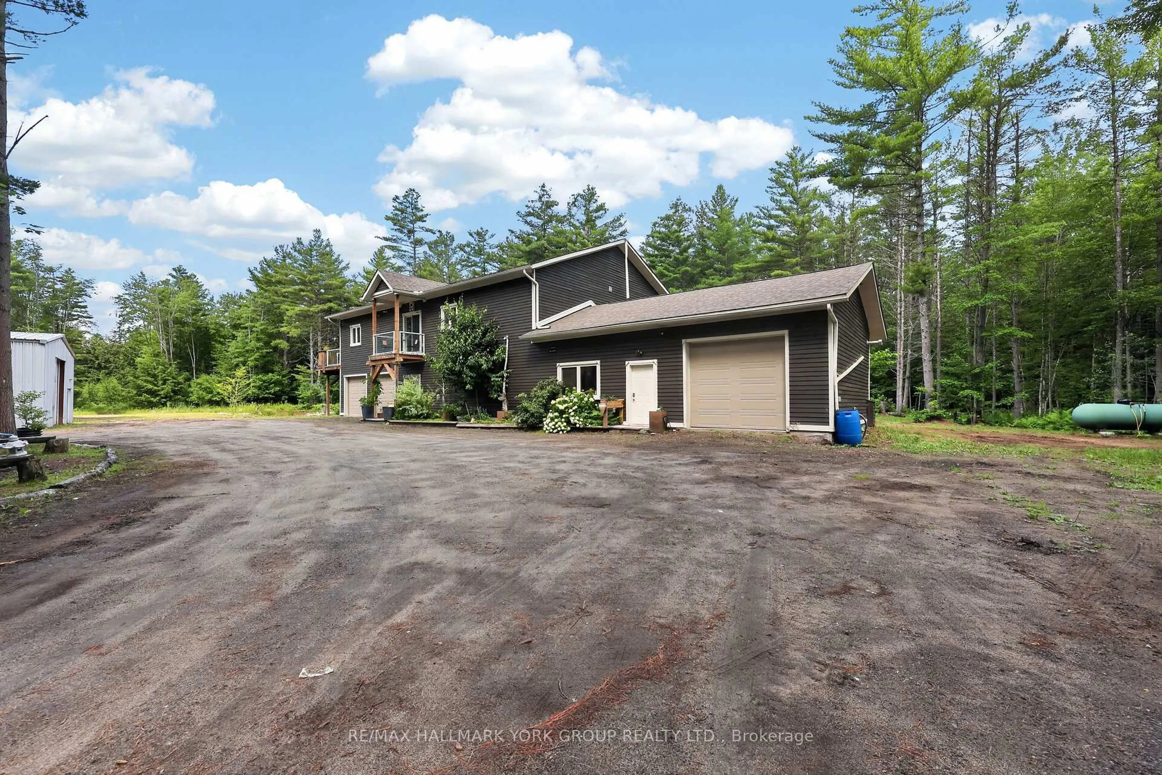 A pic from outside/outdoor area/front of a property/back of a property/a pic from drone, street for 2285 Southwood Rd, Gravenhurst Ontario P0E 1G0