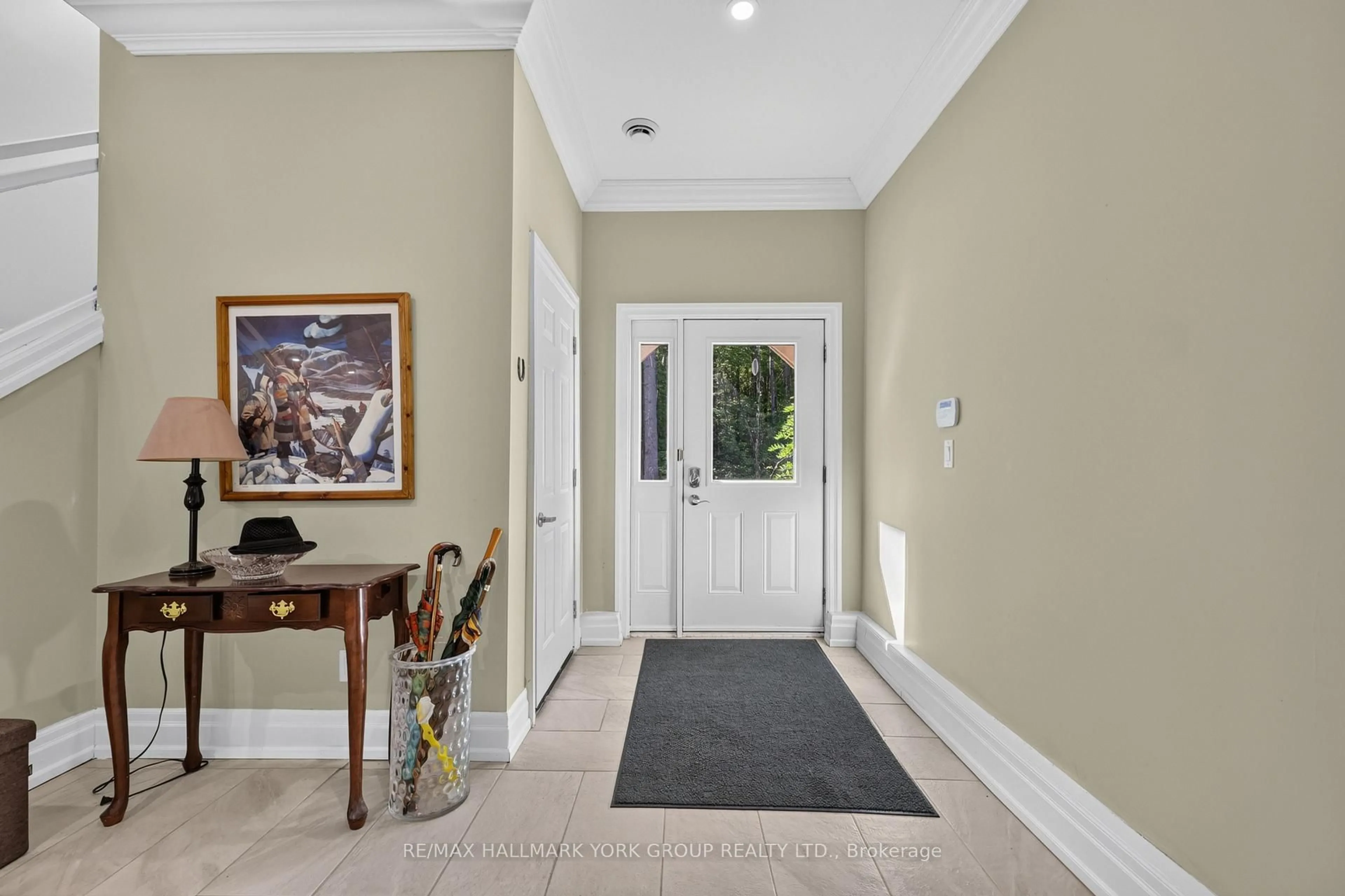 Indoor entryway for 2285 Southwood Rd, Gravenhurst Ontario P0E 1G0