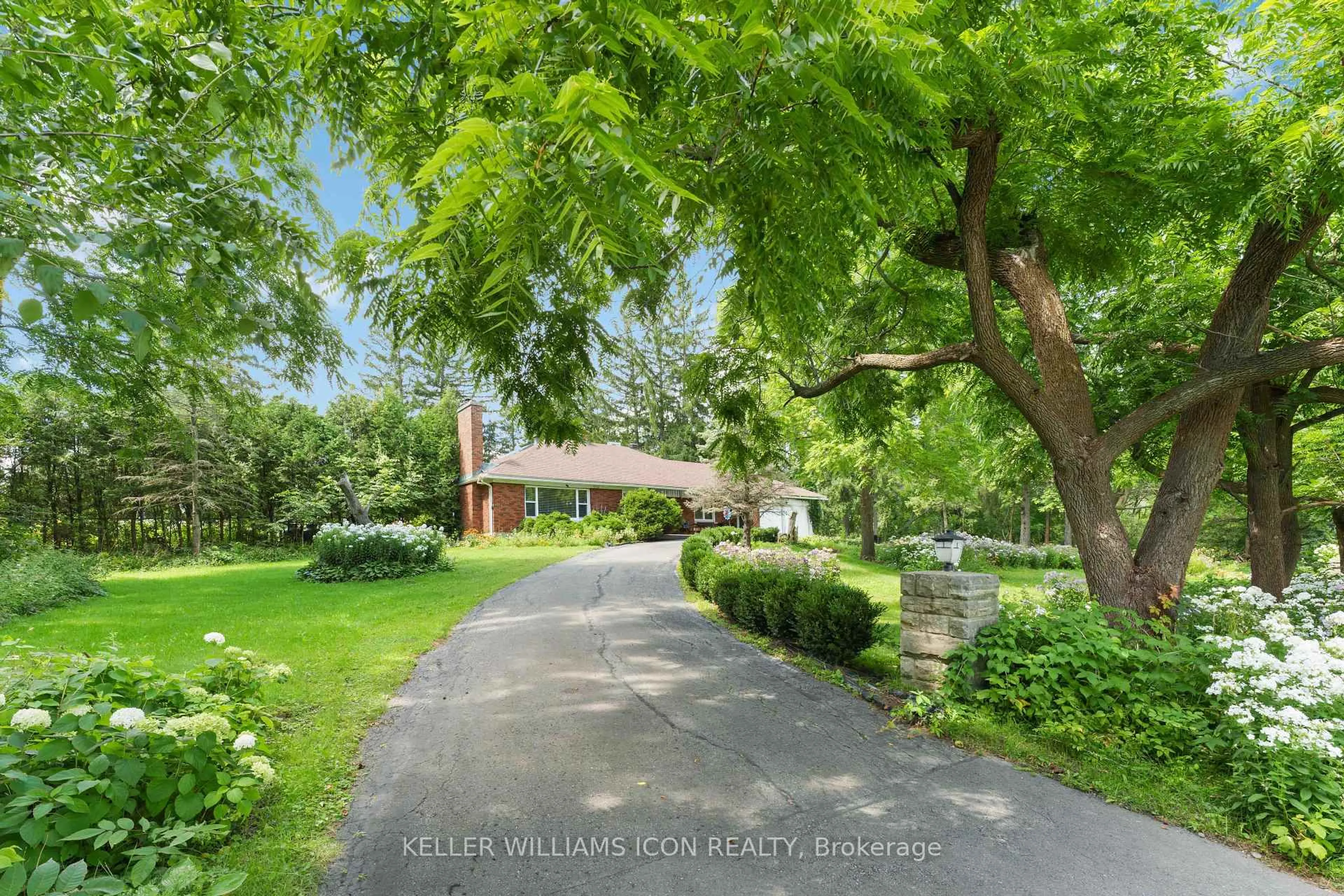 A pic from outside/outdoor area/front of a property/back of a property/a pic from drone, street for 2770 Prince Of Wales Dr, Ottawa Ontario K2C 3H1