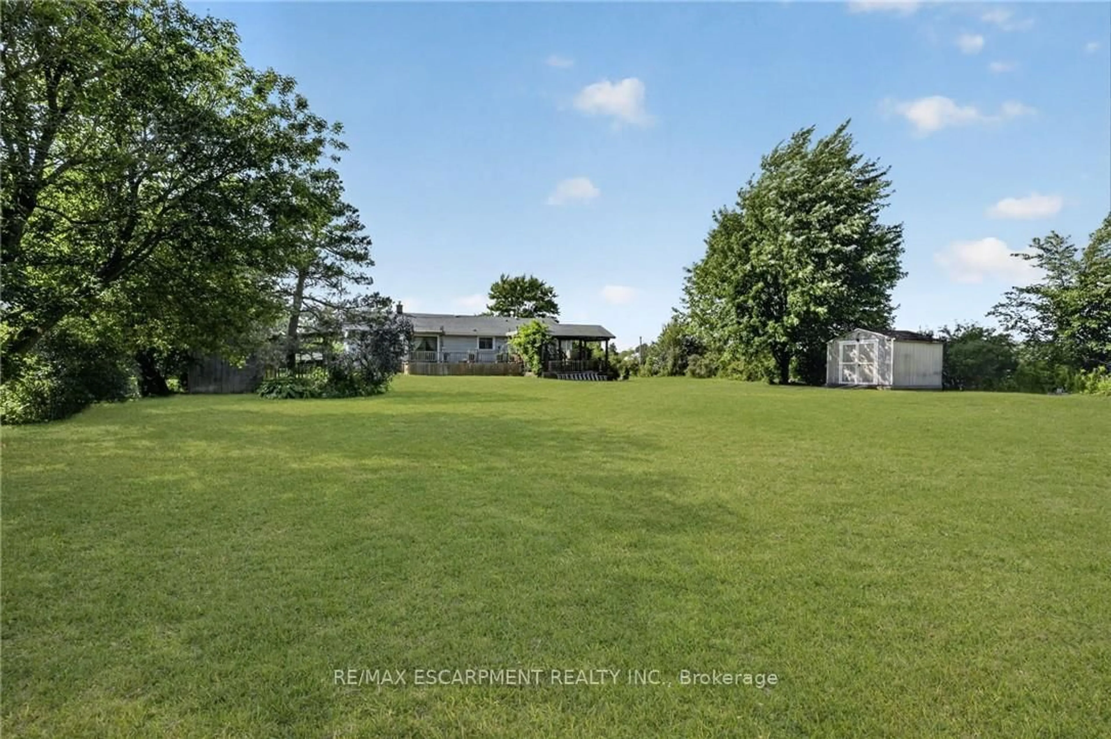 A pic from outside/outdoor area/front of a property/back of a property/a pic from drone, unknown for 3235 Grassie Rd, Grimsby Ontario L0R 1M0