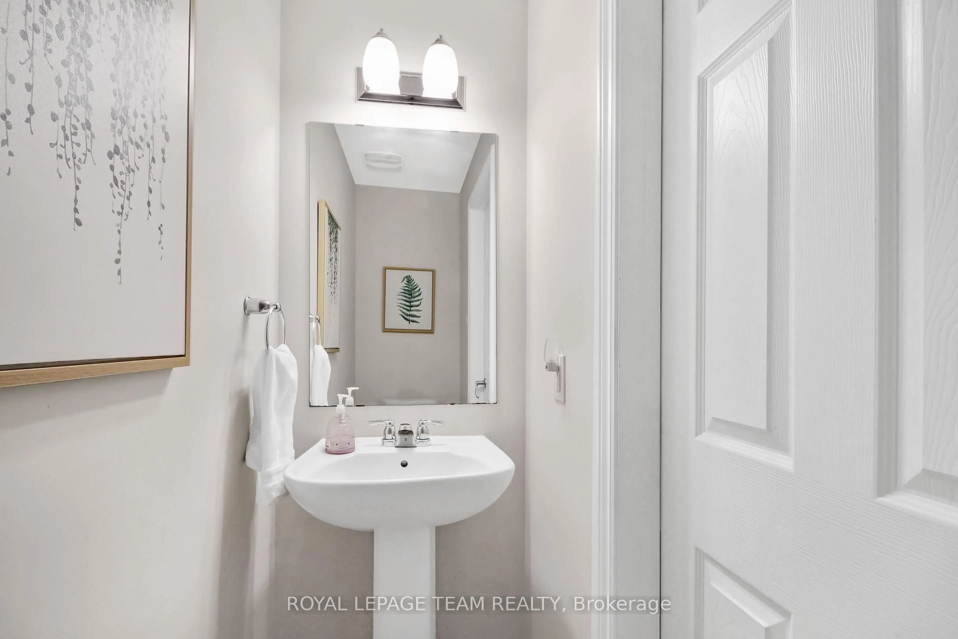 Standard bathroom, ceramic/tile floor for 770 Brittanic Rd, Ottawa Ontario K2V 0R5
