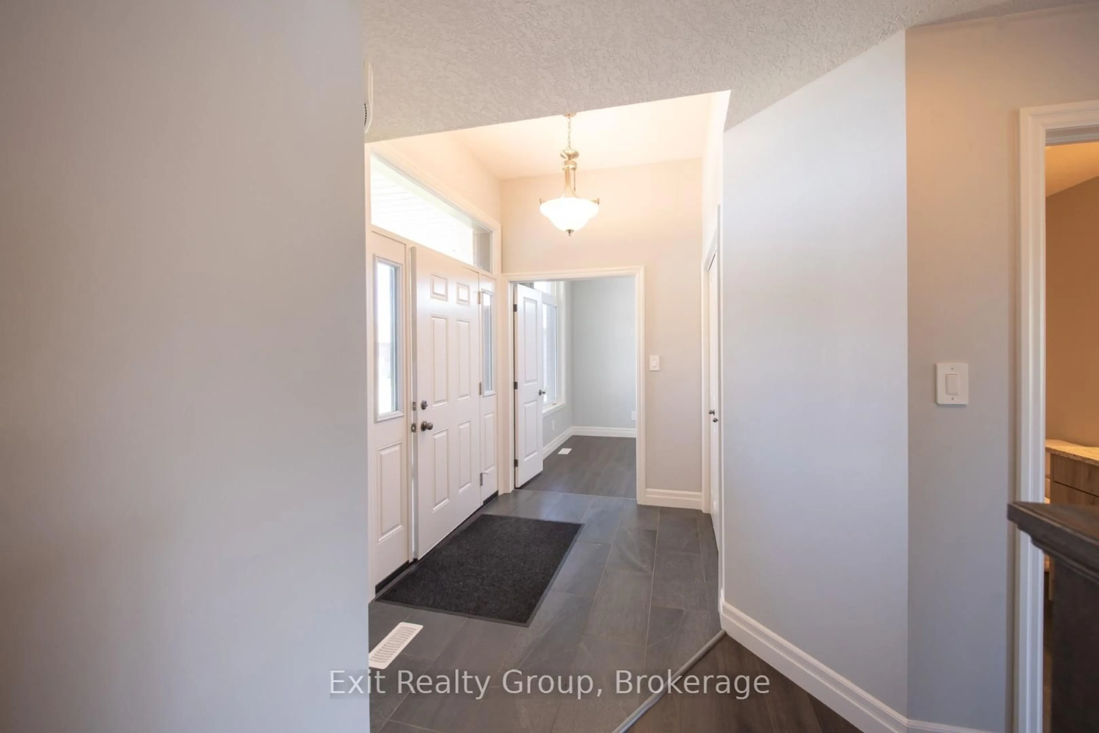 Indoor entryway for 49 Lanark Dr, Belleville Ontario K8N 0G8